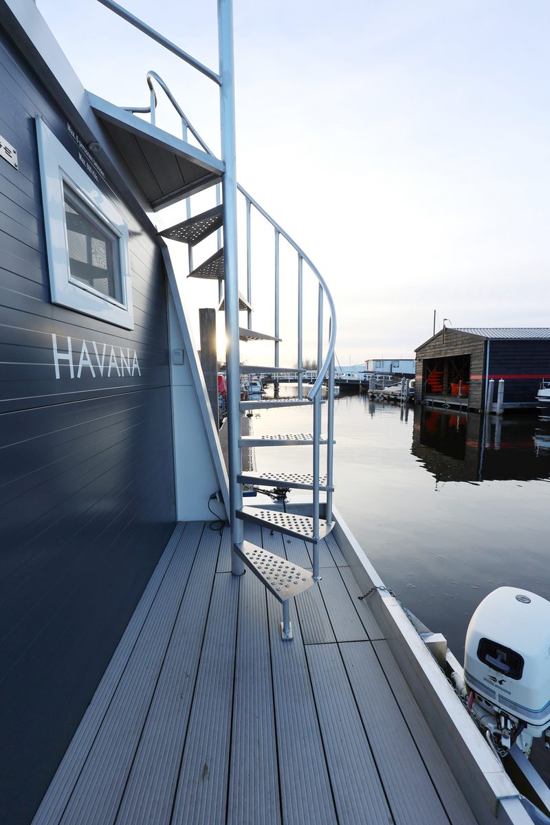 Péniche avec toit terrasse (4 personnes) "De Hoop"