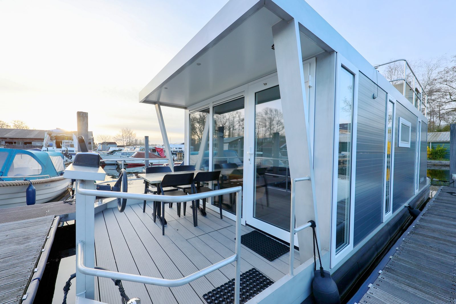 Péniche avec toit terrasse (4 personnes) "De Hoop"