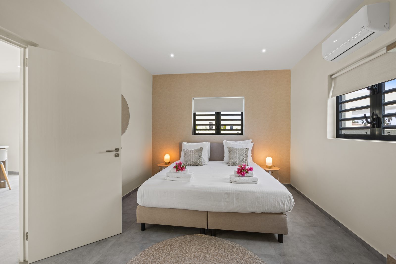 Infinity Blue villa met privezwembad, Mambo Beach