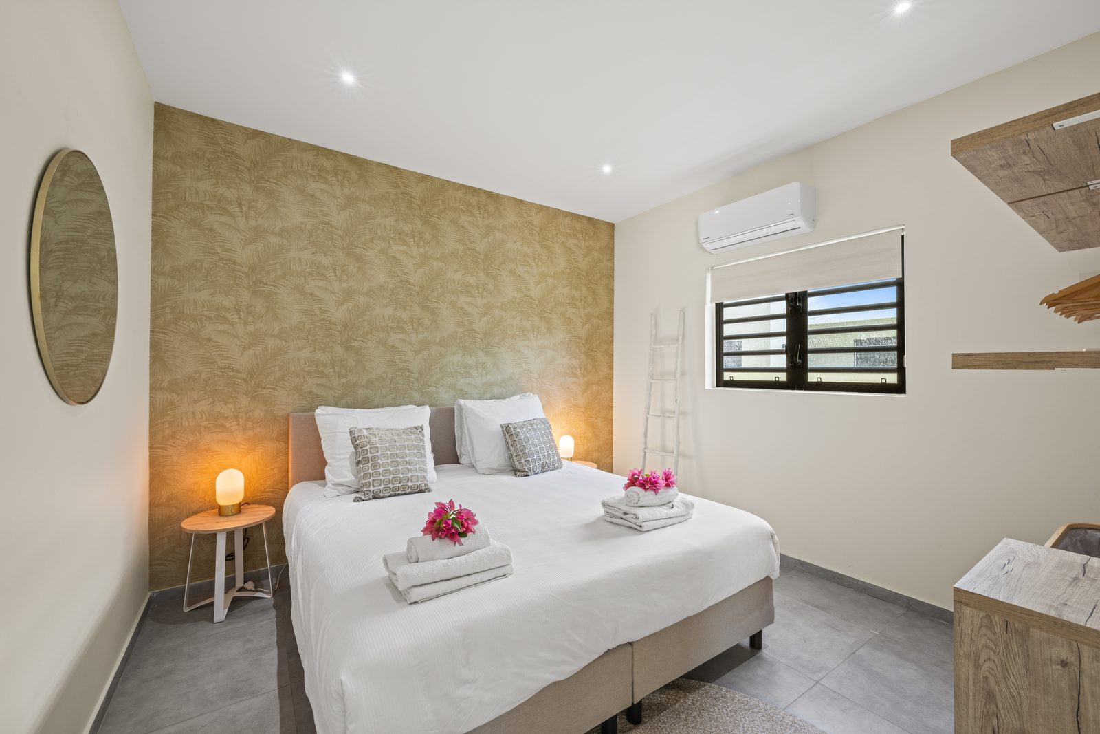 Infinity Blue villa met privezwembad, Mambo Beach