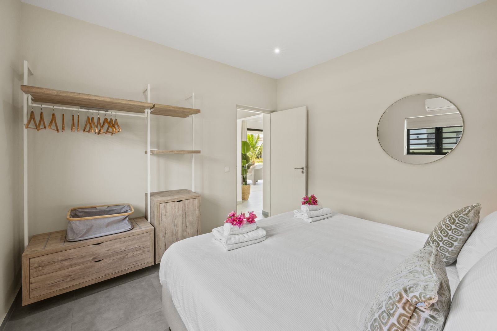 Infinity Blue villa met privezwembad, Mambo Beach