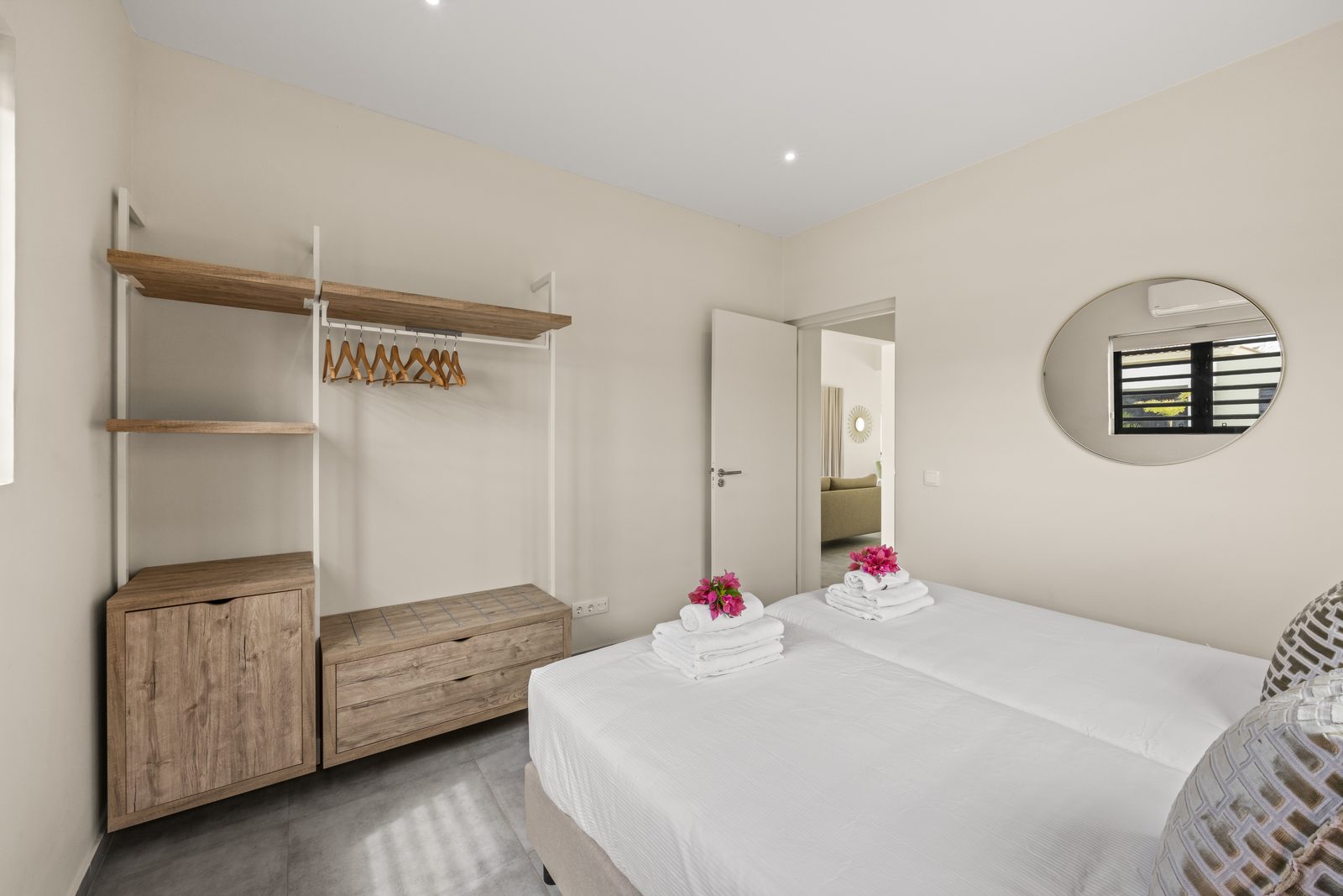 Infinity Blue villa met privezwembad, Mambo Beach
