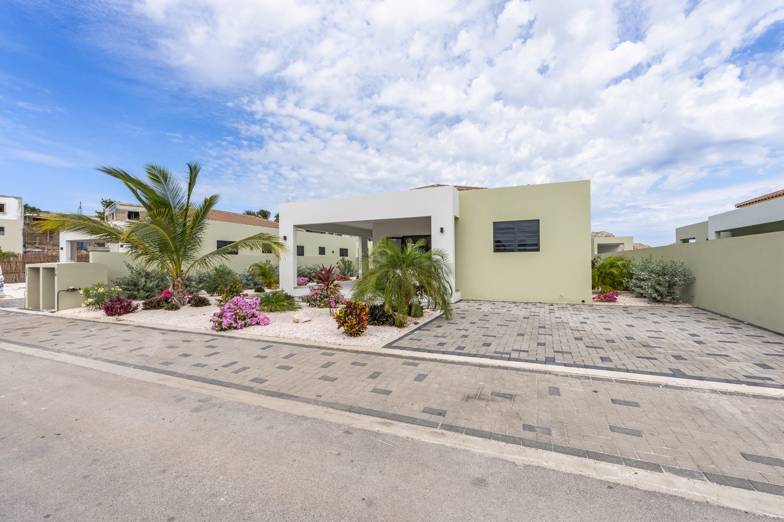 Infinity Blue villa met privezwembad, Mambo Beach