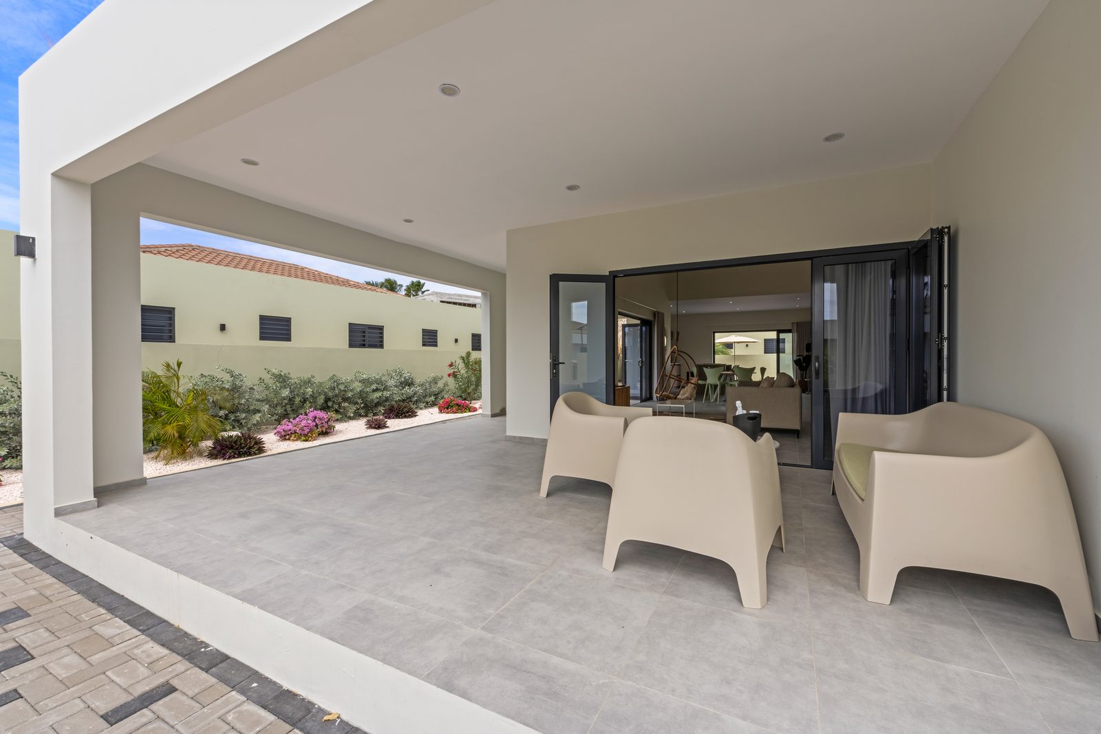 Infinity Blue villa met privezwembad, Mambo Beach
