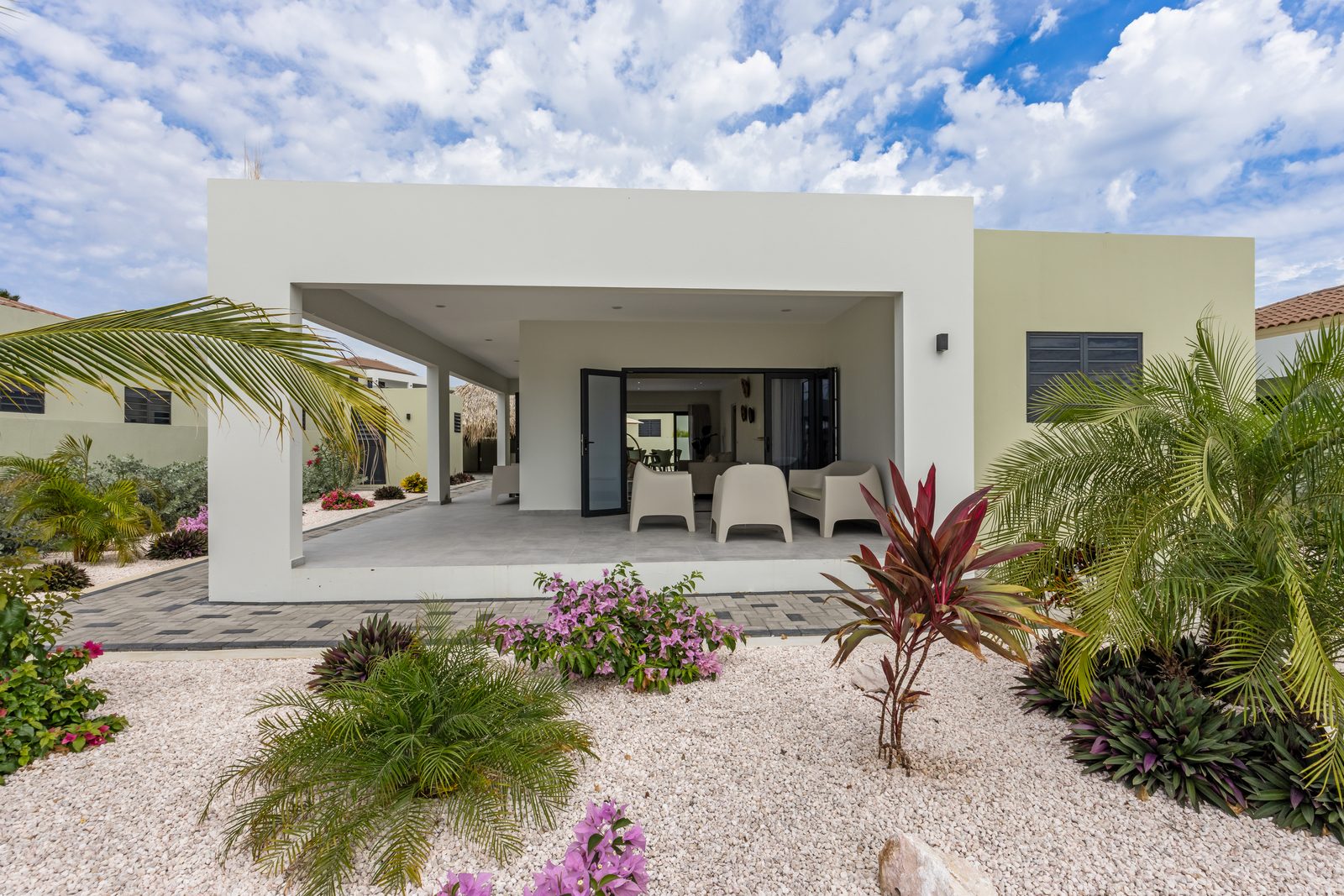 Infinity Blue villa met privezwembad, Mambo Beach