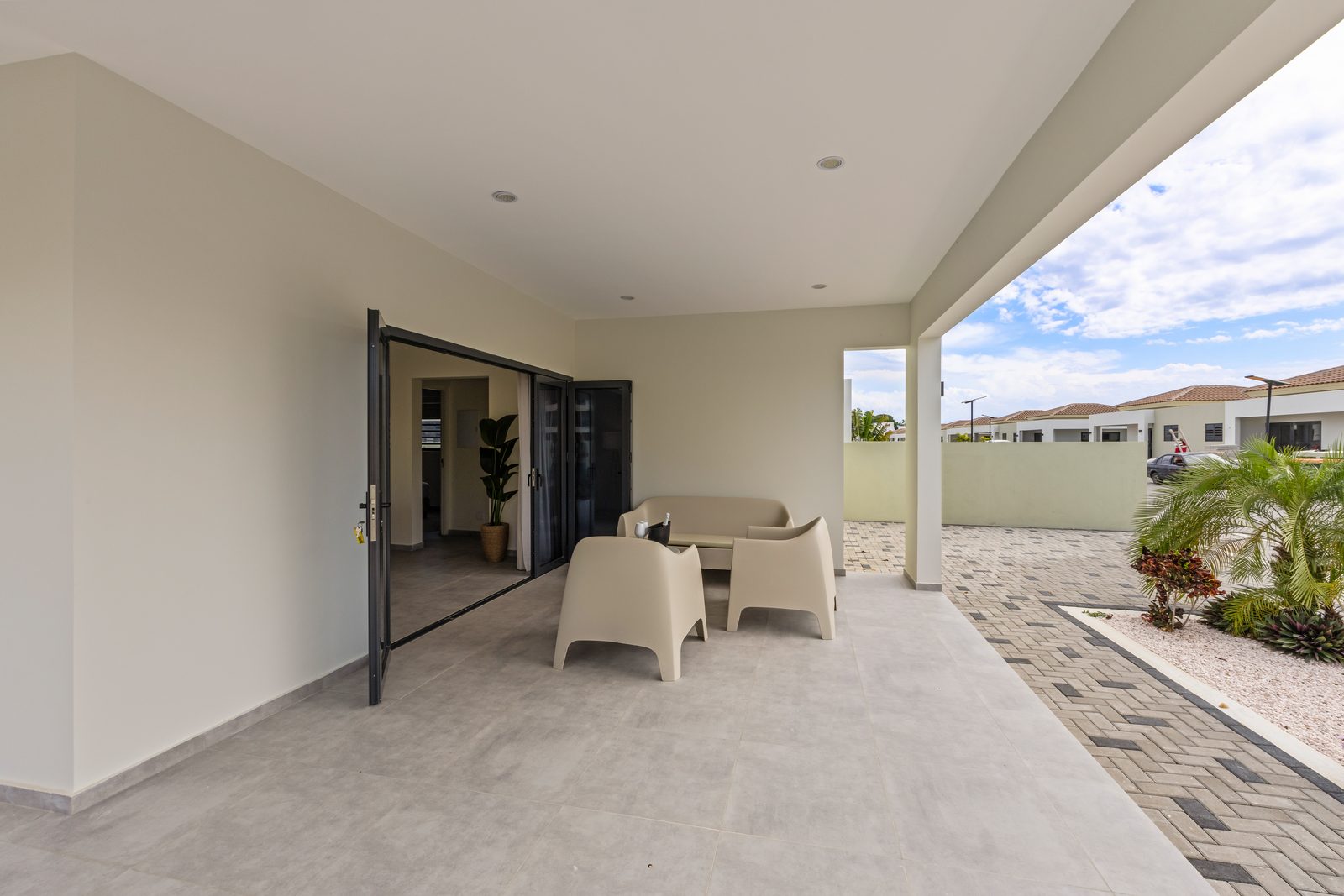 Infinity Blue villa met privezwembad, Mambo Beach
