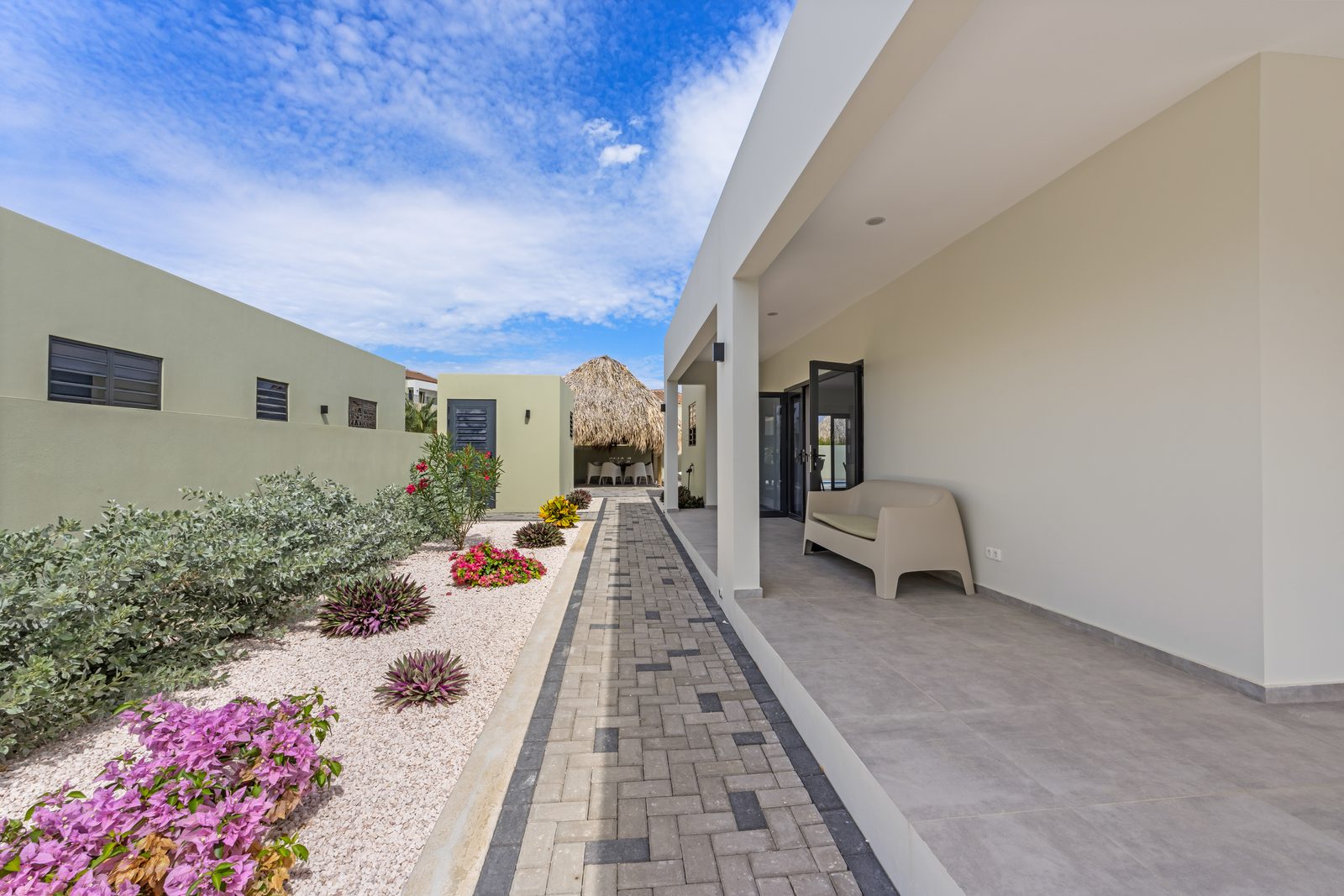Infinity Blue villa met privezwembad, Mambo Beach