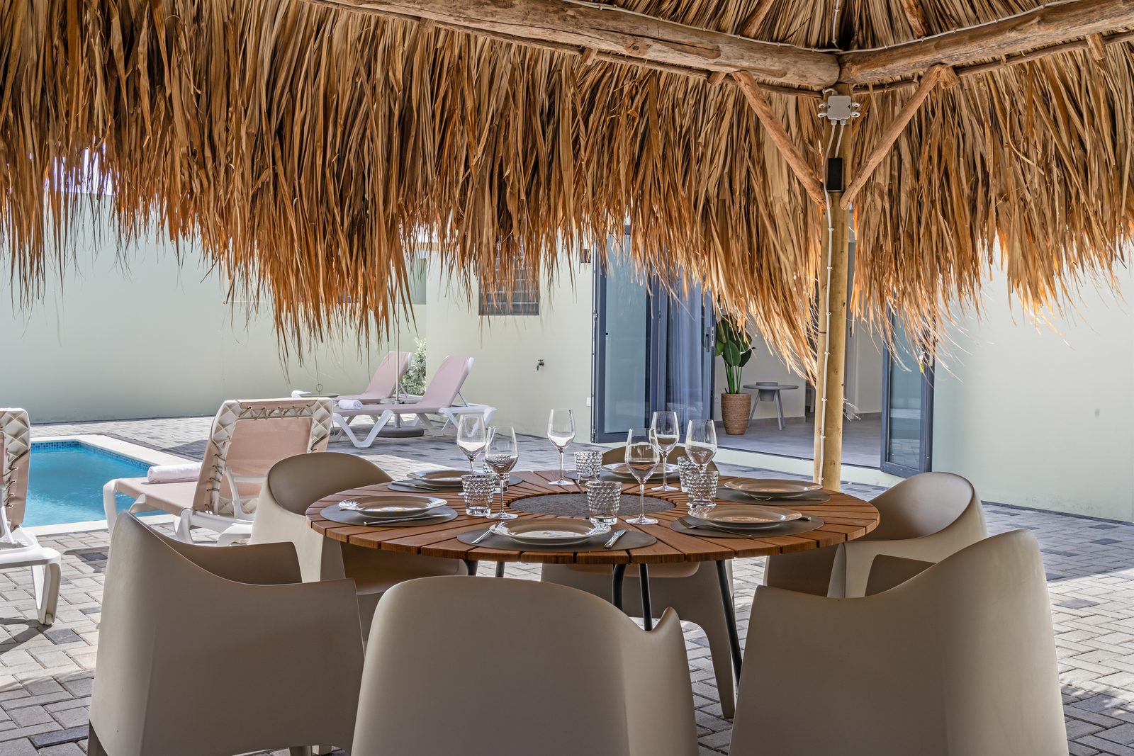 Infinity Blue villa met privezwembad, Mambo Beach