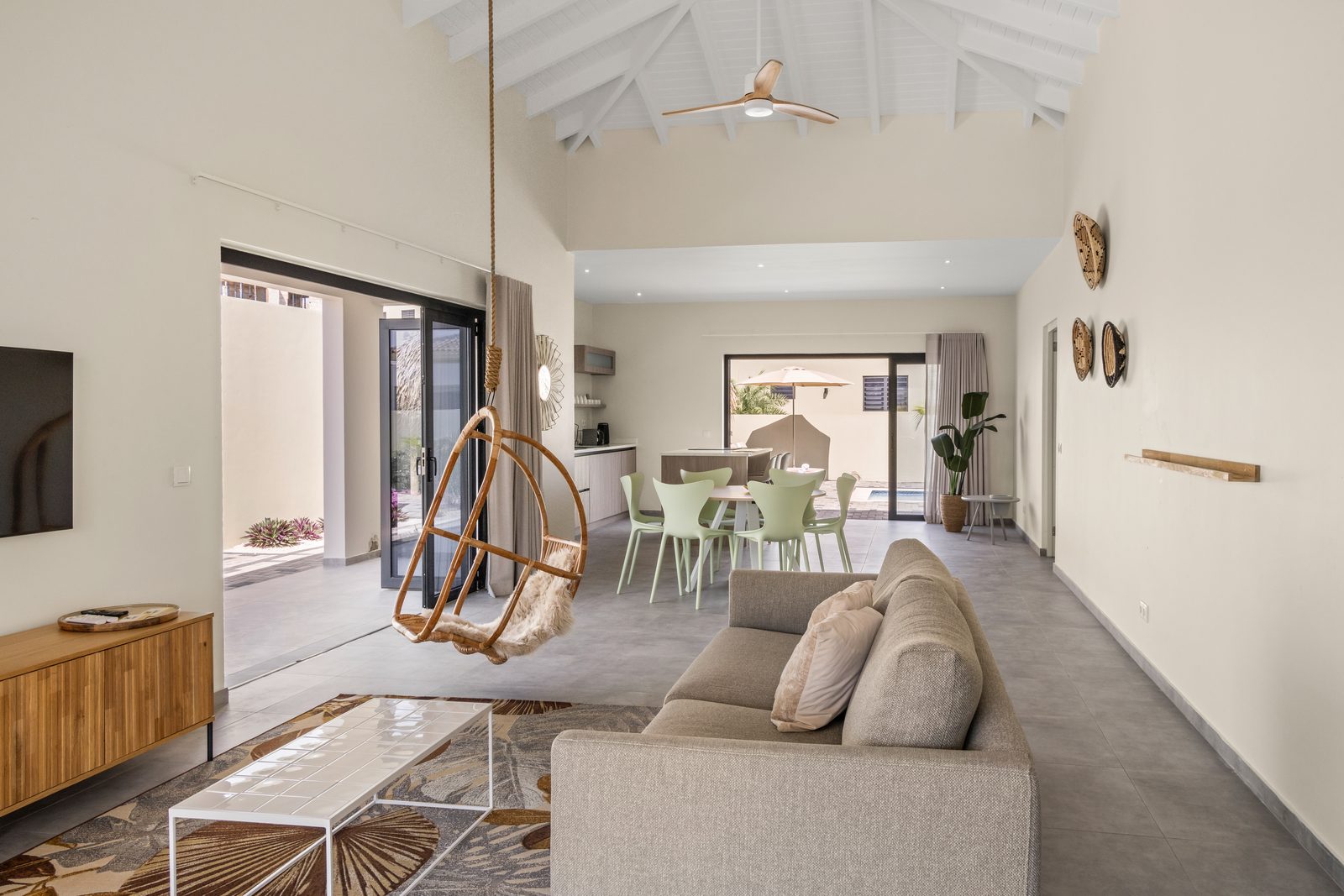 Infinity Blue villa met privezwembad, Mambo Beach