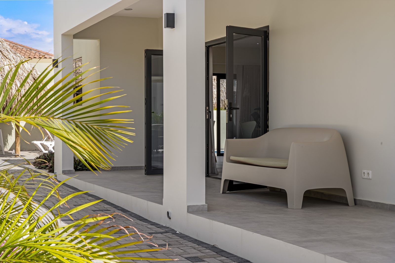 Infinity Blue villa met privezwembad, Mambo Beach