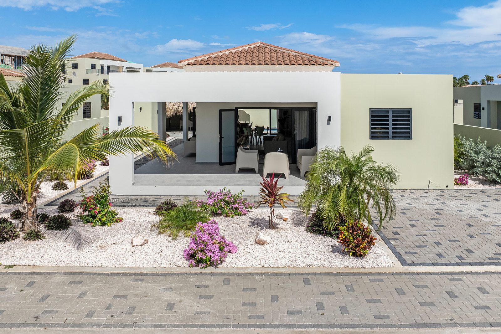 Infinity Blue villa met privezwembad, Mambo Beach