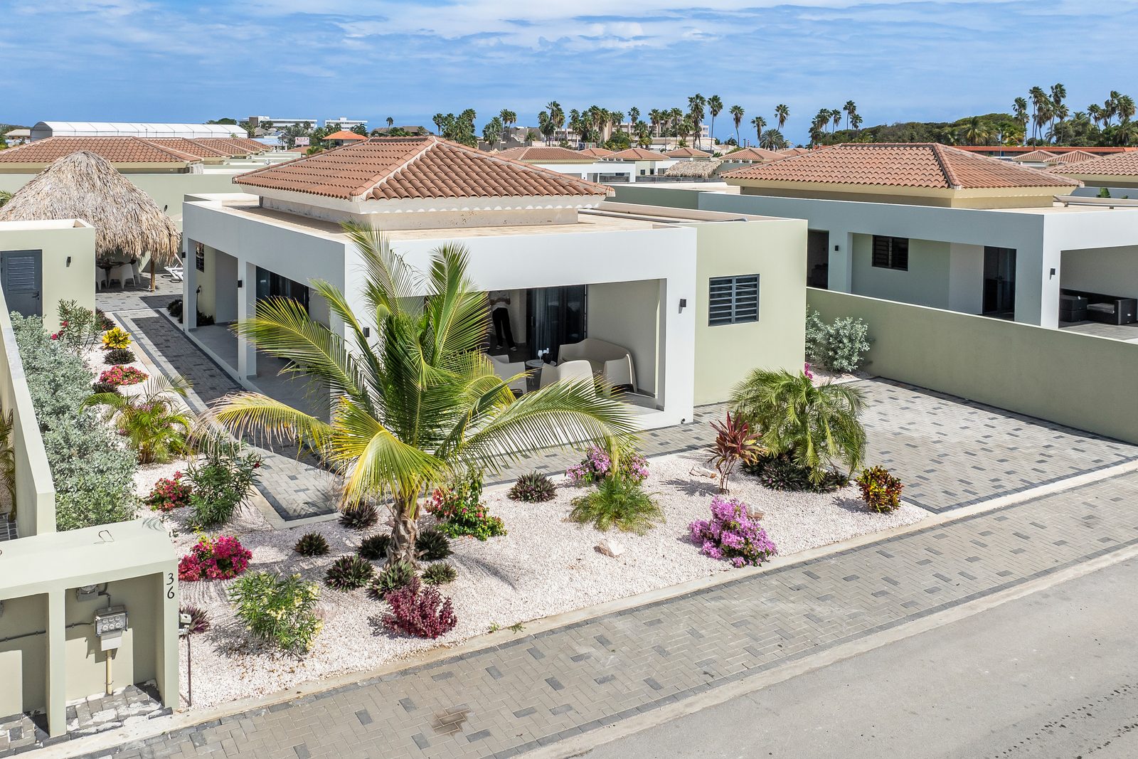Infinity Blue villa met privezwembad, Mambo Beach