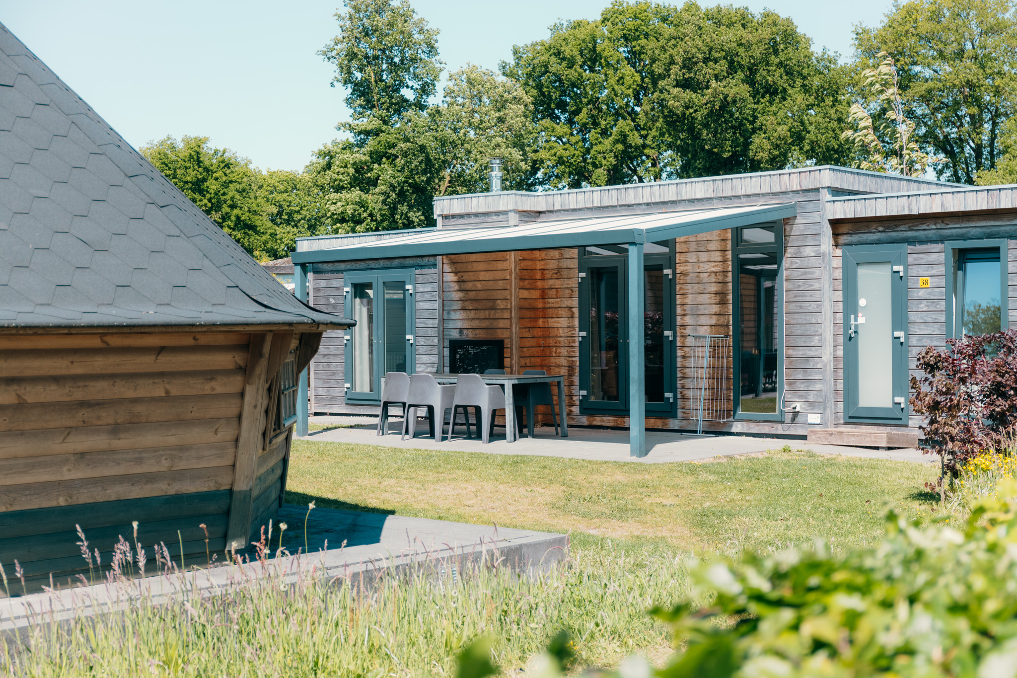 Compleet ingerichte en luxe villa voor 6 personen met 3 slaapkamers.