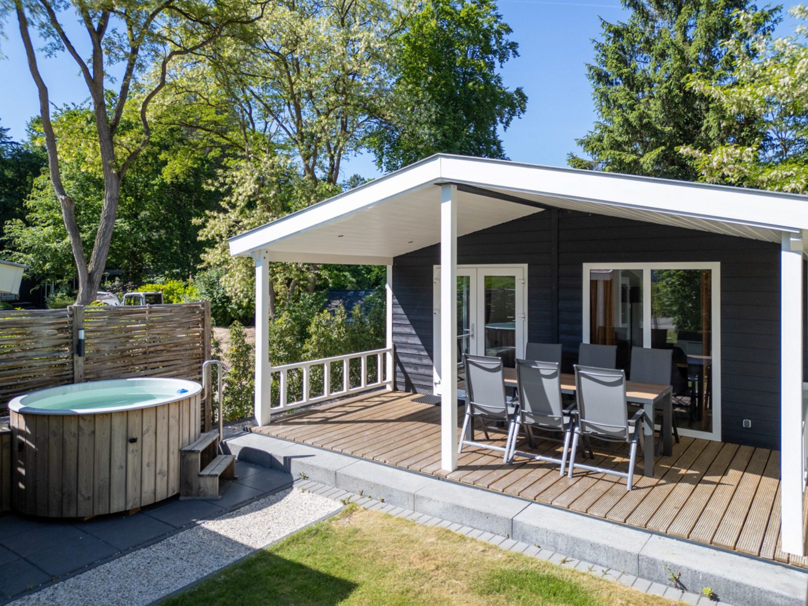 Family Lodge with hot tub  | 6 persons