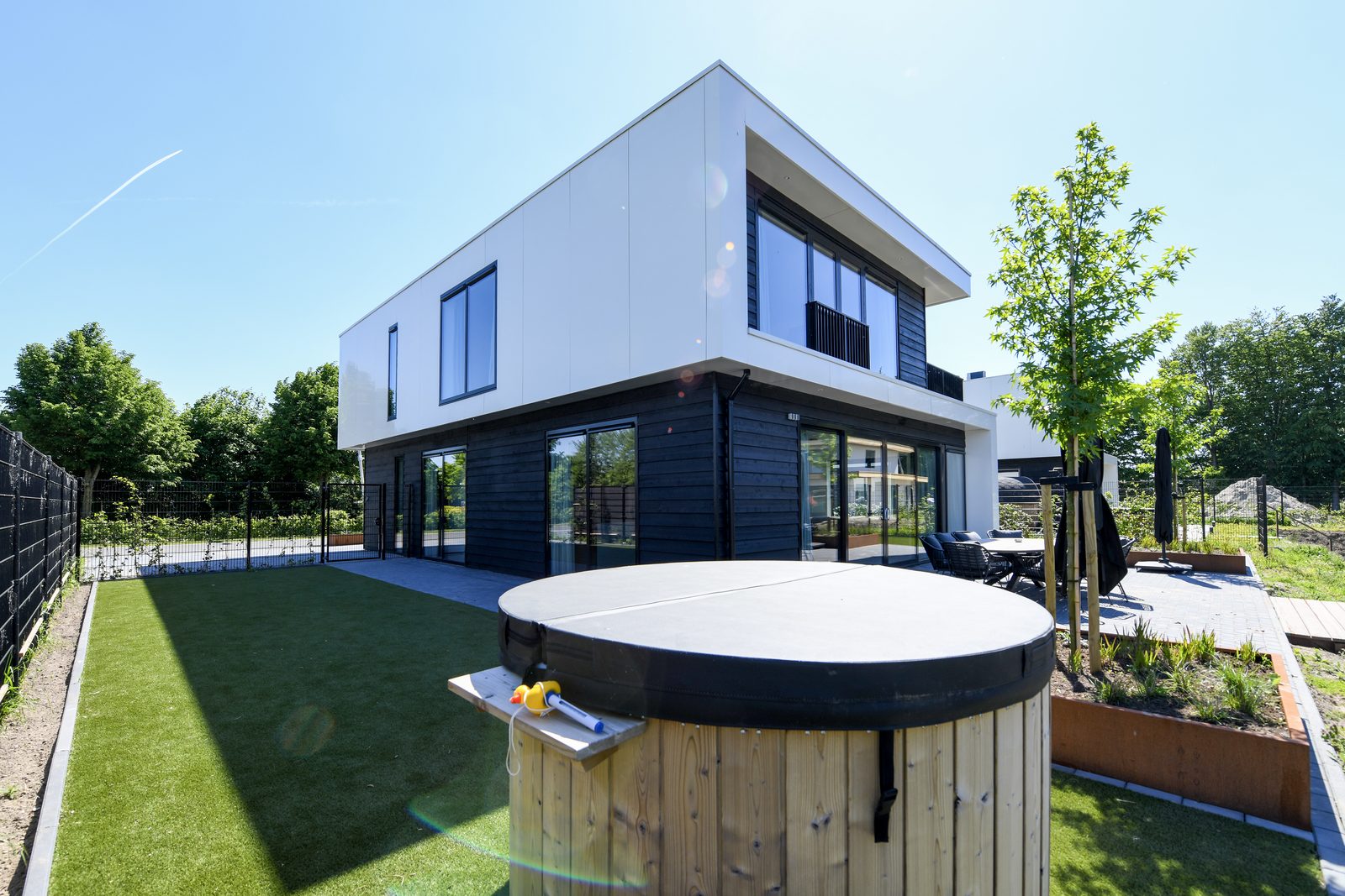 Maan Nr. 301 | 10 Pers. Hottub