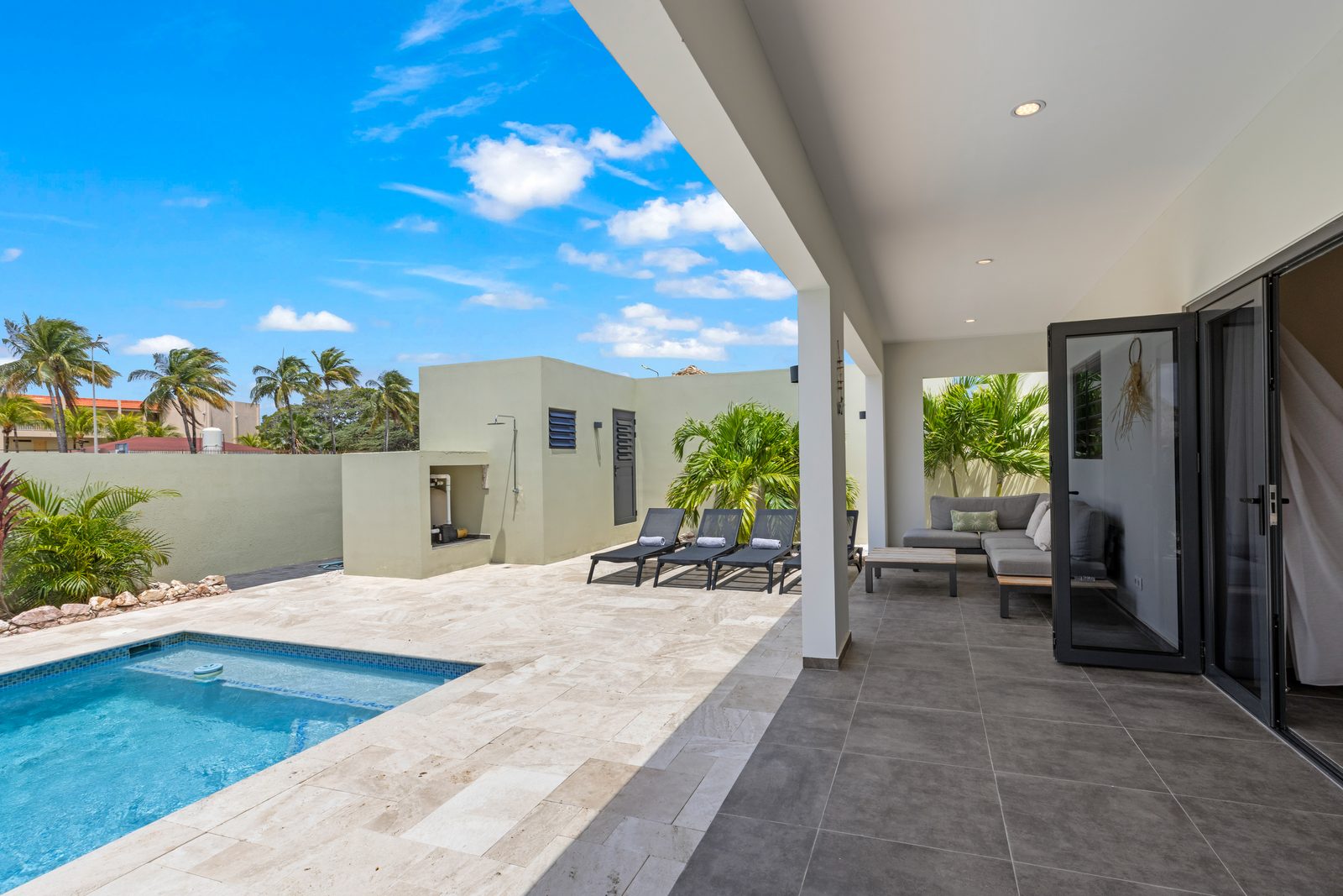 Villa Jasmijn met privezwembad, Mambo Beach