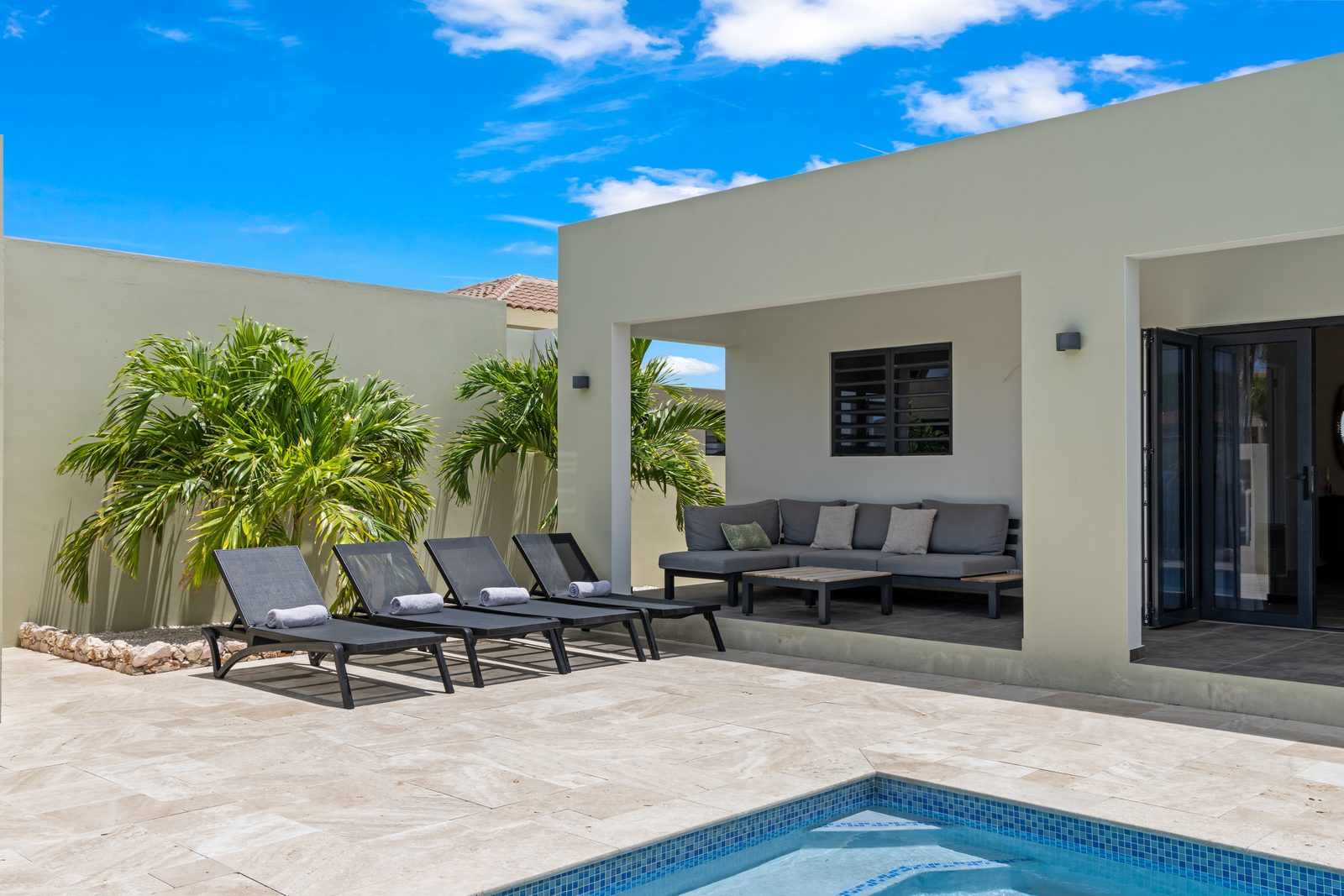 Villa Jasmijn met privezwembad, Mambo Beach