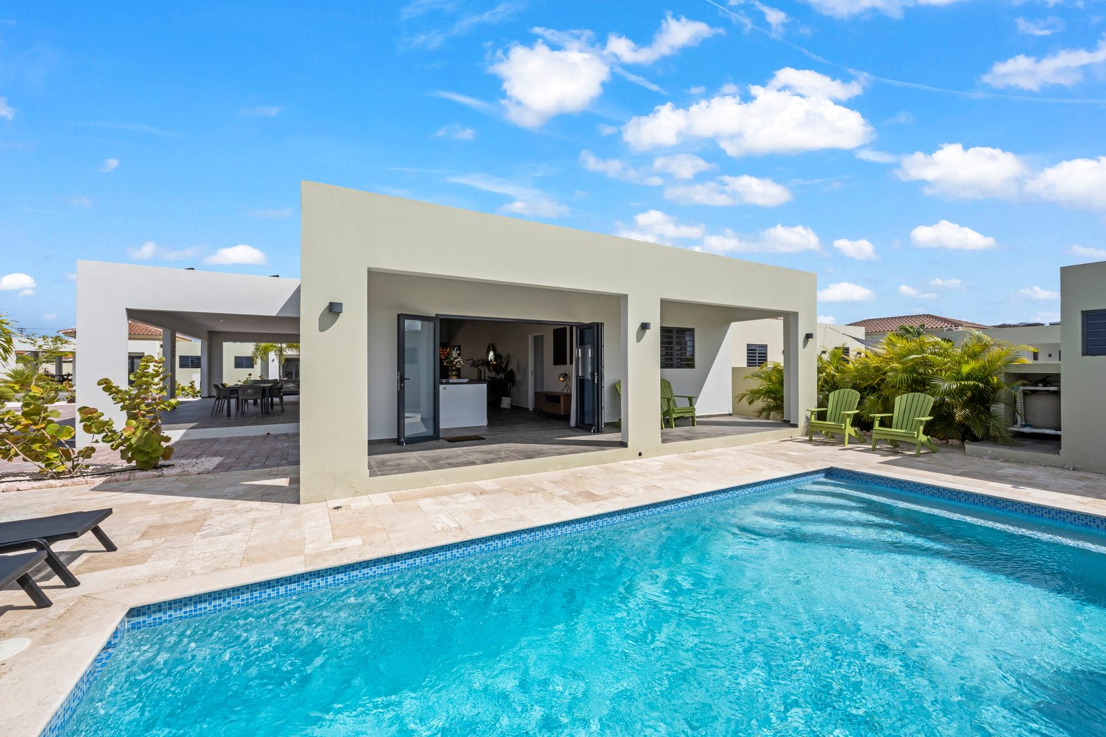 Villa Amber met privezwembad, Mambo Beach