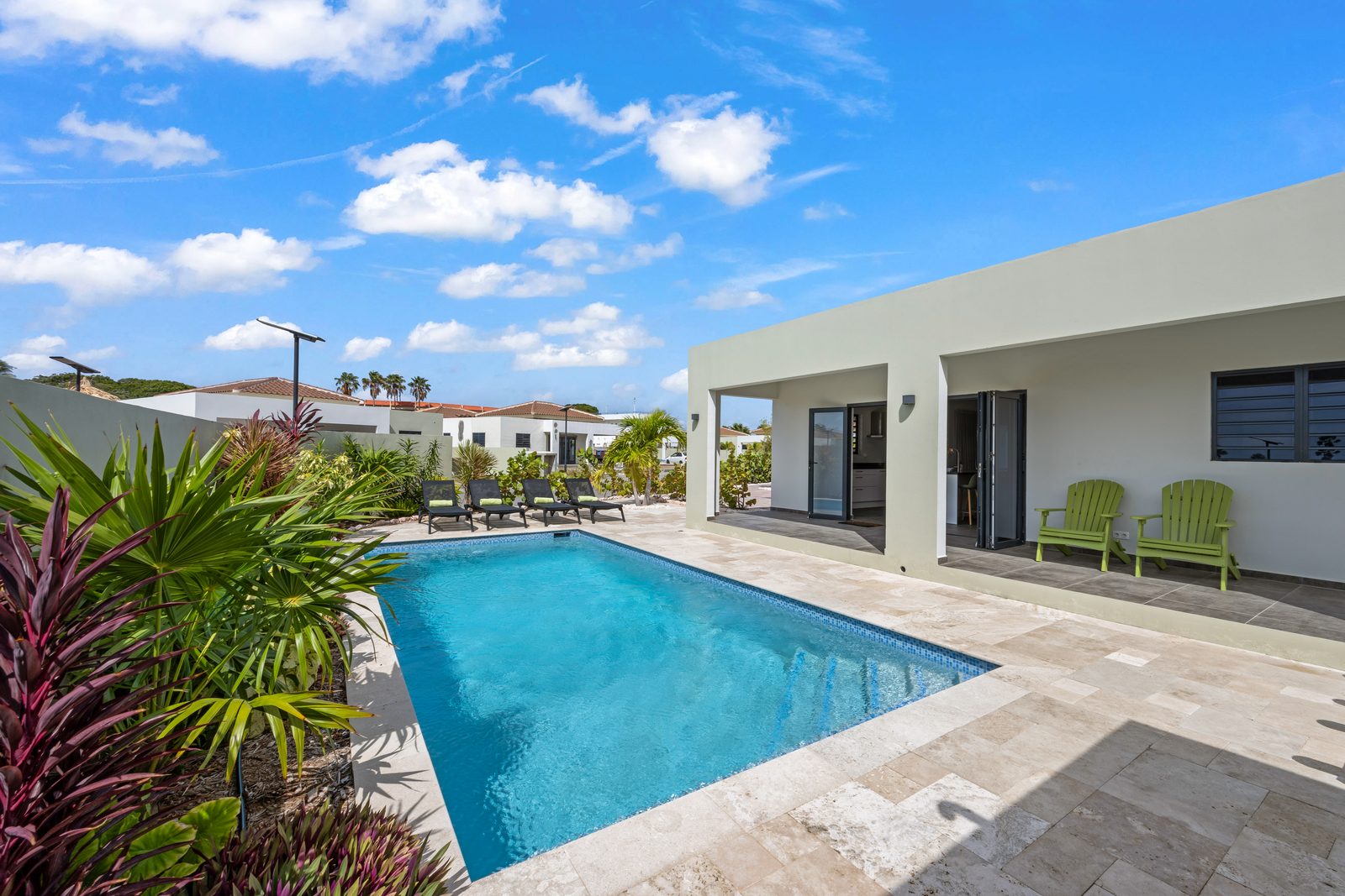 Villa Amber met privezwembad, Mambo Beach