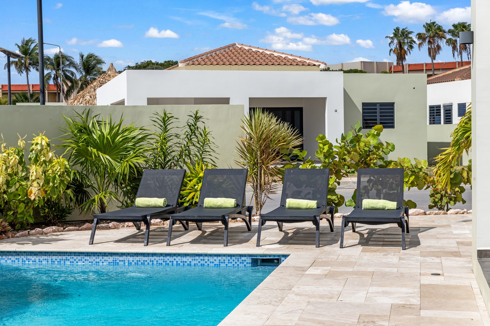 Villa Amber met privezwembad, Mambo Beach