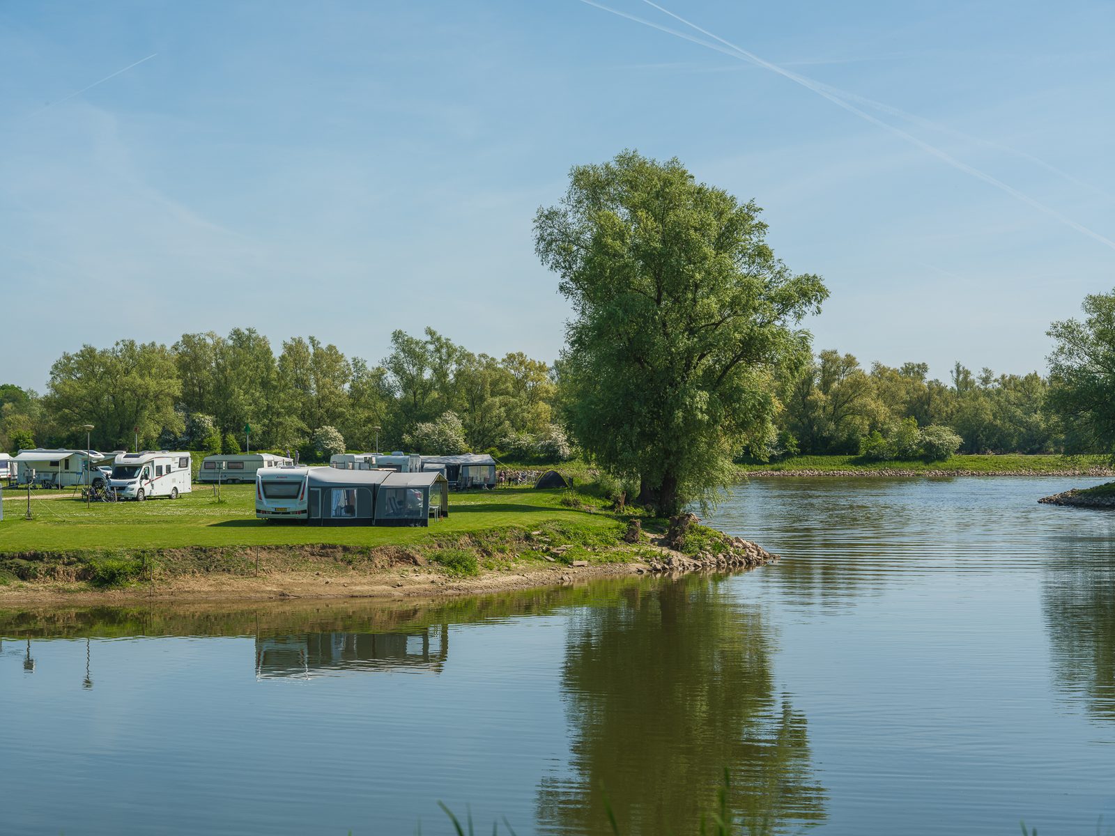 Kampeerplaats IJsselweide aan het water