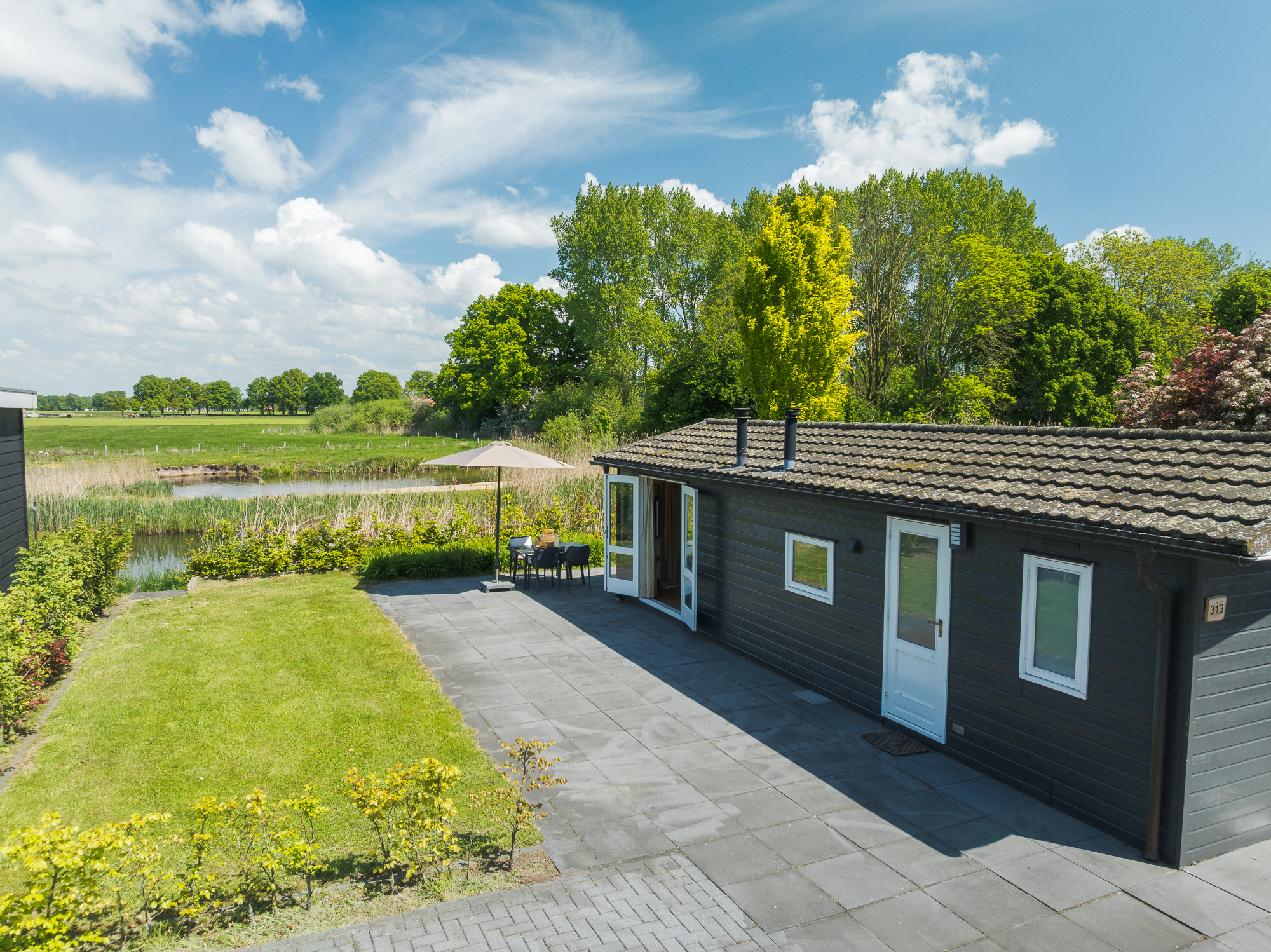 Bungalow near the river I 4 persons