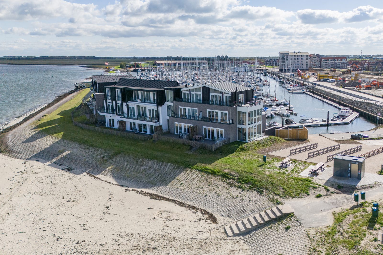 Waterfront holiday home - with 2 balconies | No. 46 - 4 Pers. 