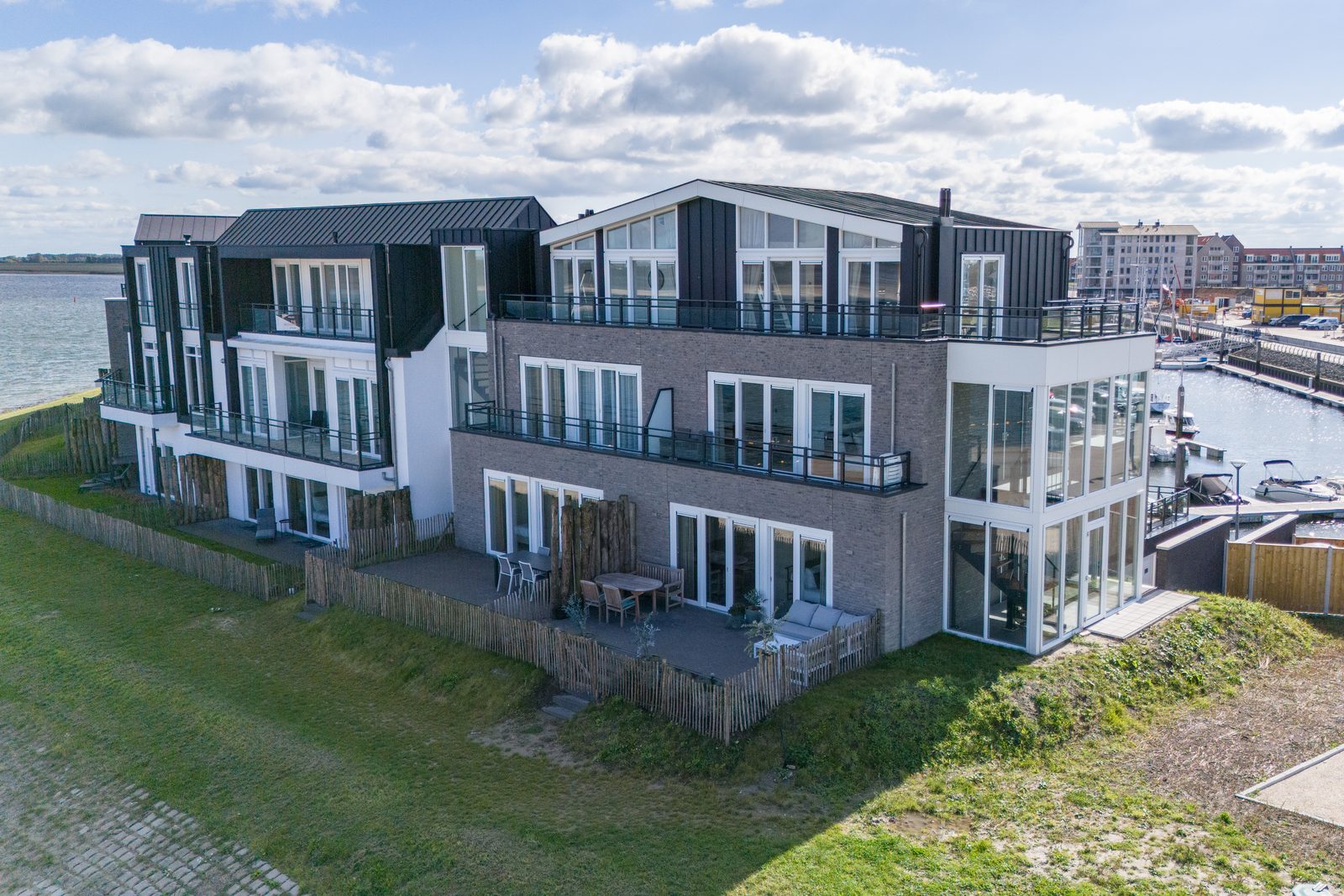 Waterfront holiday home - with 2 balconies | No. 46 - 4 Pers. 