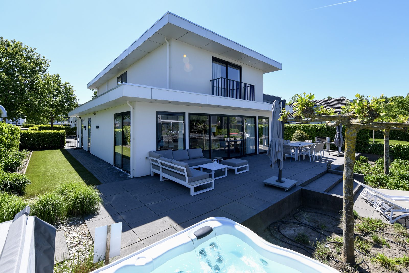 Water Nr. 243 | 10 Pers. Jacuzzi & Sauna