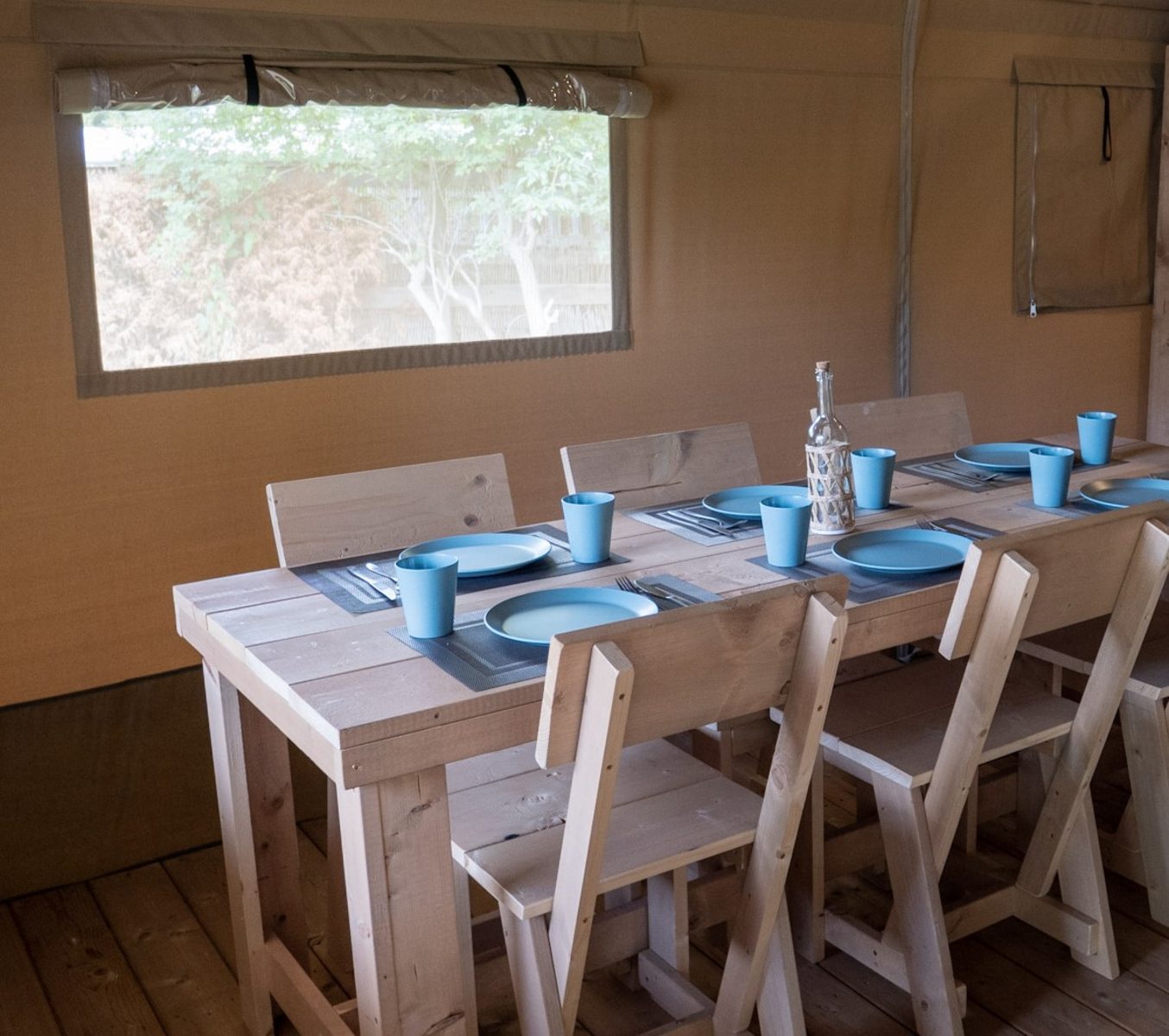 Tente safari (sans sanitaires privés !)
