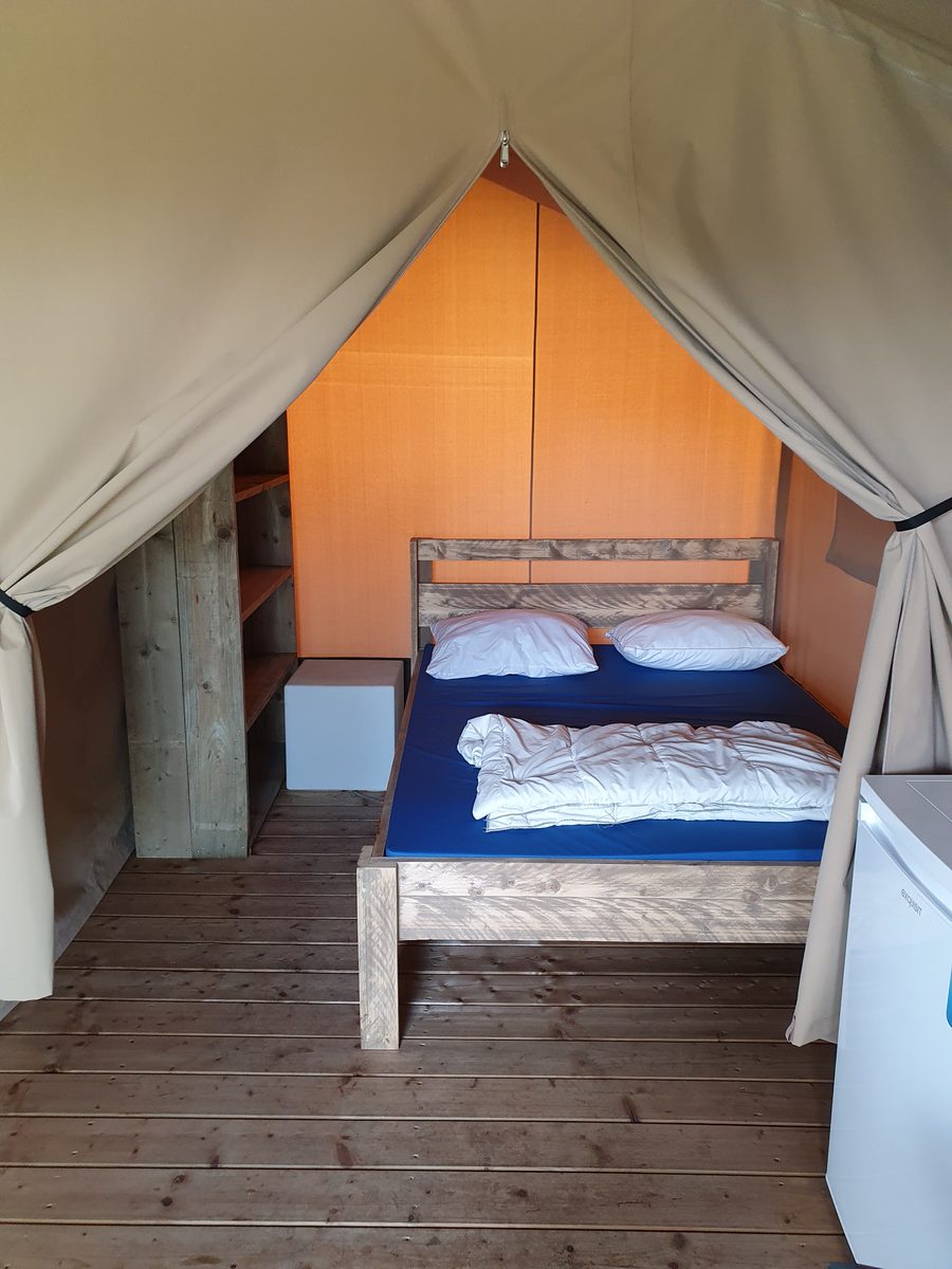 Tente safari (sans sanitaires privés !)