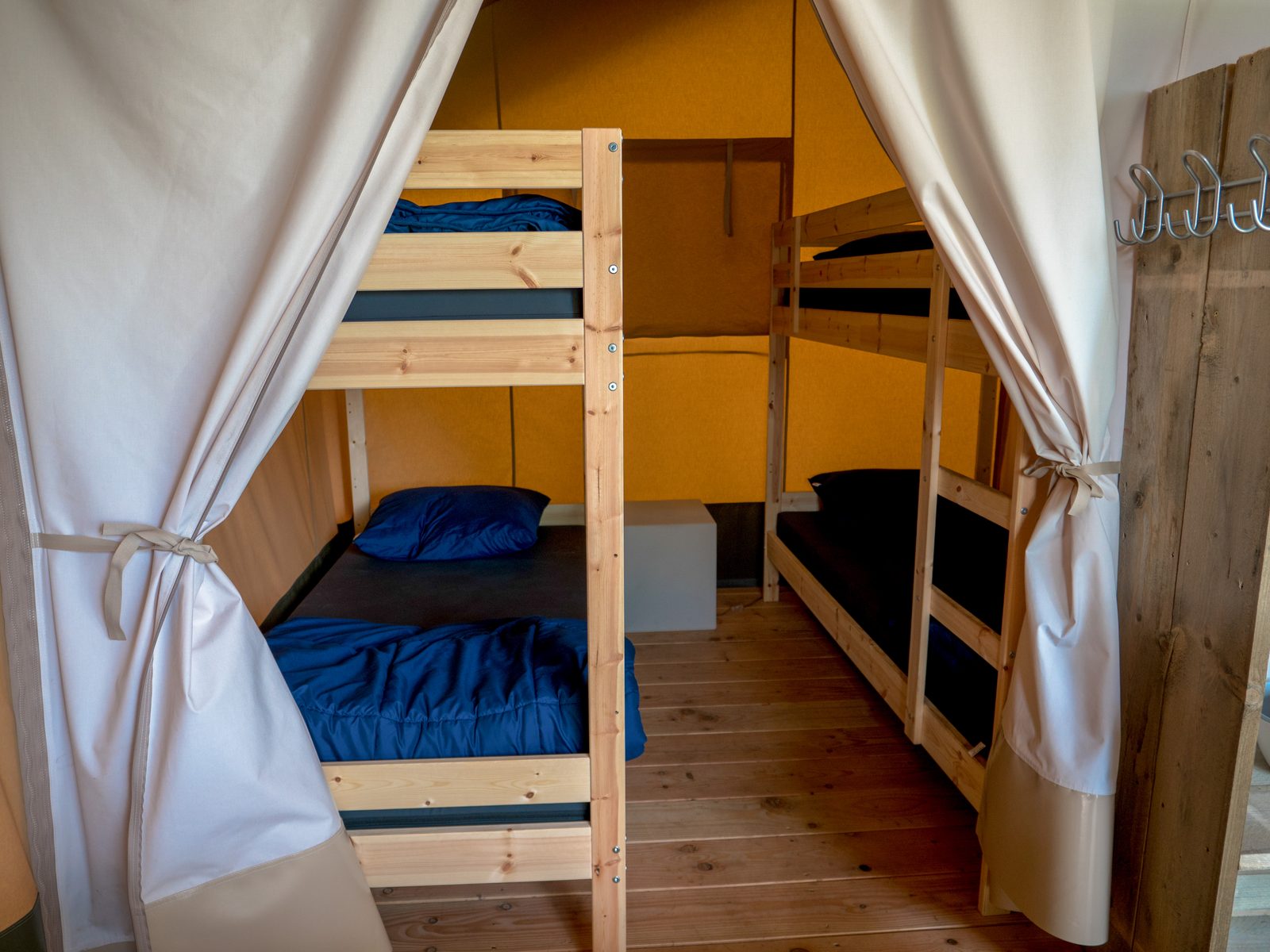Tente safari (sans sanitaires privés !)