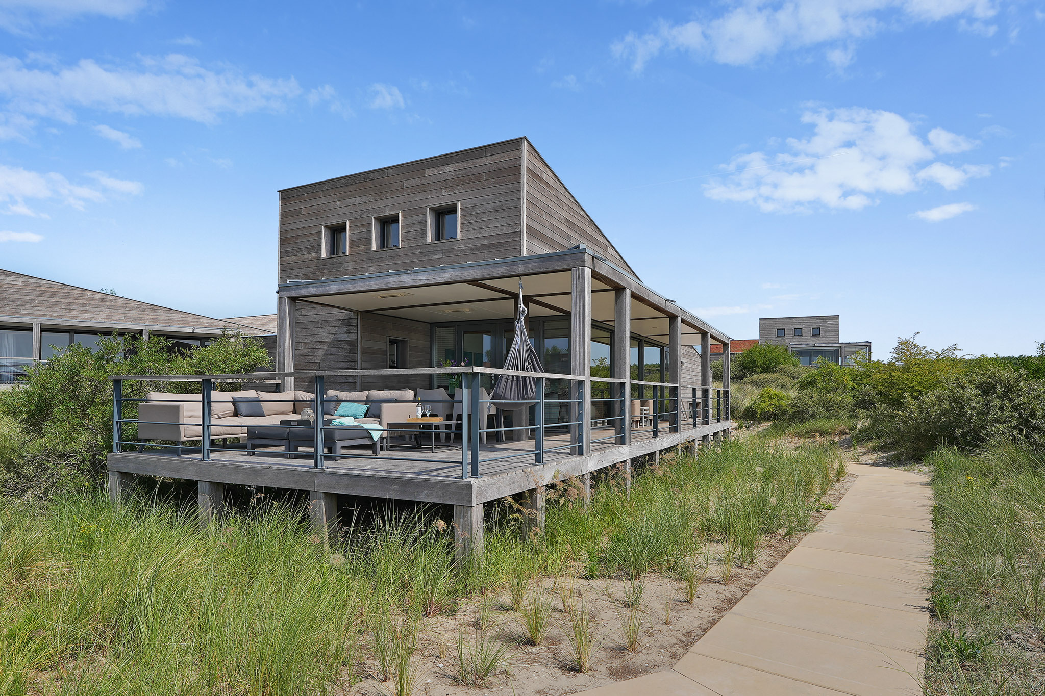 Deze 6 persoons Villa Deluxe beschikt over een comfortabel en smaakvol ingericht interieur, uitzicht op het duinlandschap en het Grevelingenmeer.