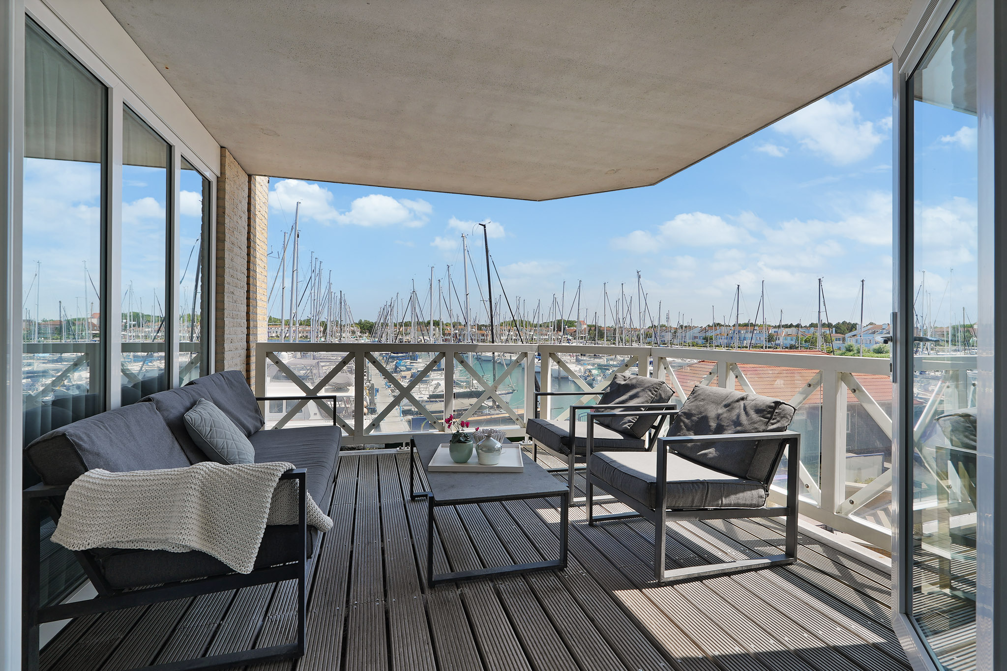 Luxe vakantie appartement voor 4 personen – direct gelegen aan de jachthaven en Grevelingen, vlakbij zwembad Aqua Mundo.