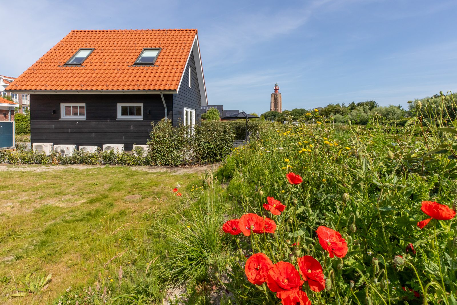 Rent a cottage in Zeeland | De Strandloper Westkapelle - Charley Tooropstraat 1a | Beach & Nature