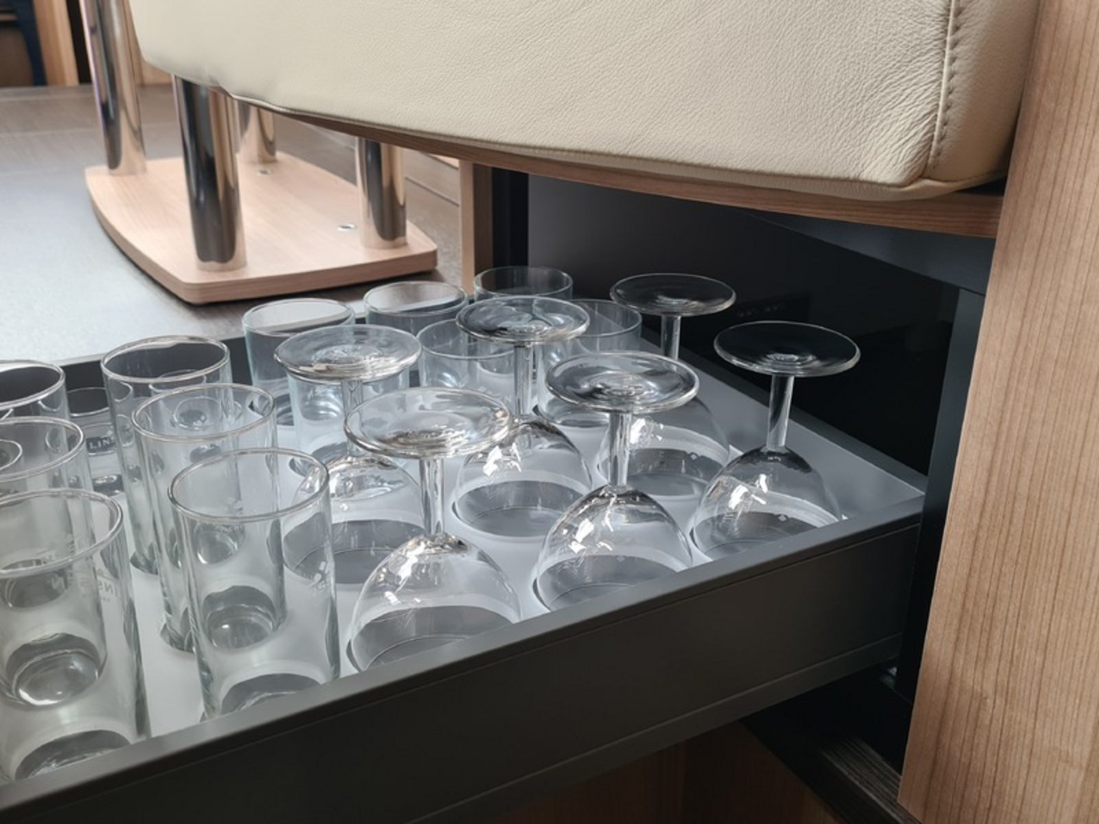 Luxe Linssen Grand Sturdy 35.0 AC Idefix - 4+2 personen - 2 slaapcabines 2 badkamers - 2 toiletten