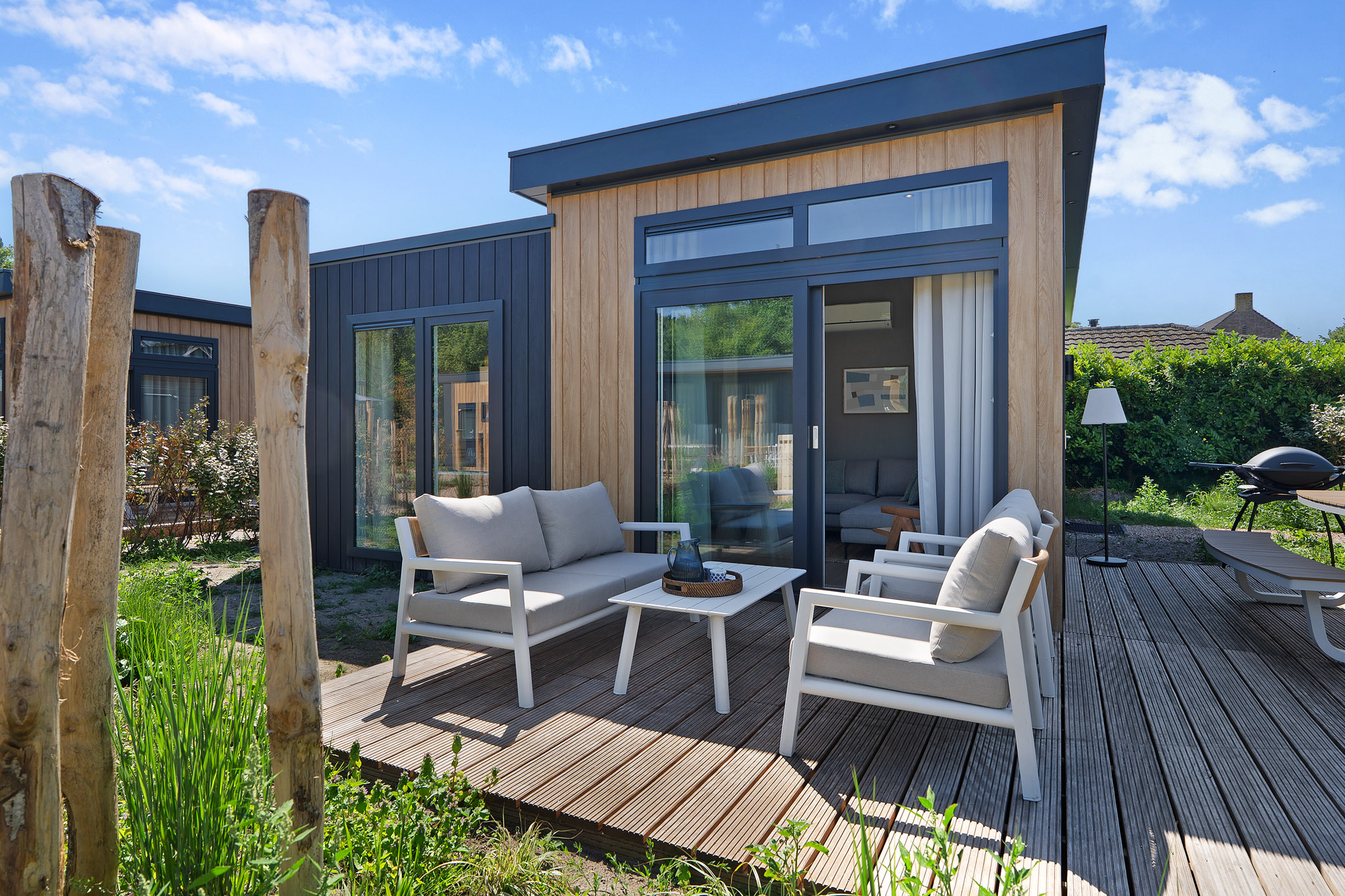 Gemütliches Chalet mit Veranda und großem Garten, in der Nähe von Strand und Düne.