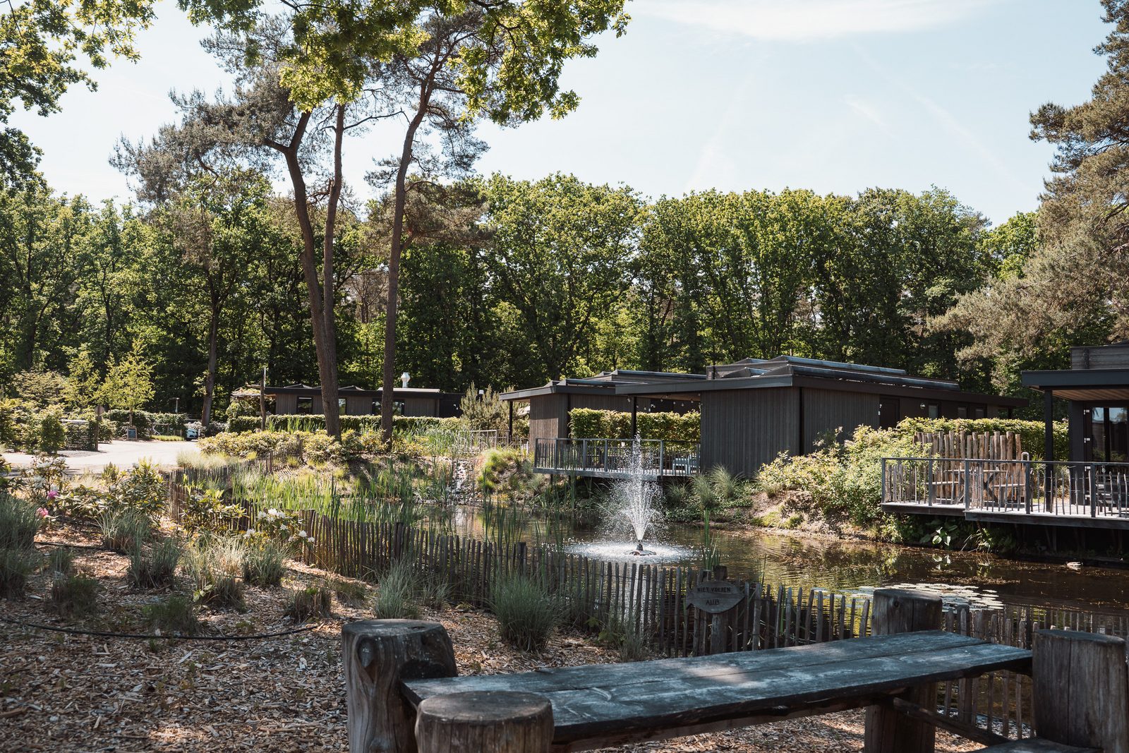 Luxe Waterlodge + hottub (4p)