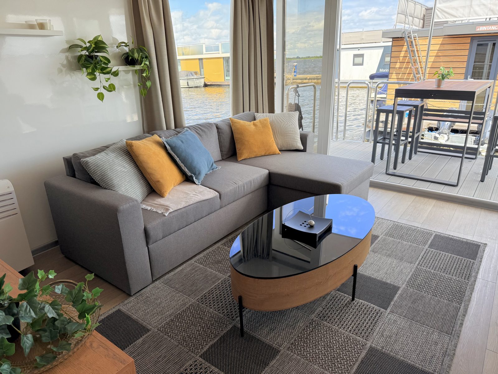 Sundeck Houseboat 