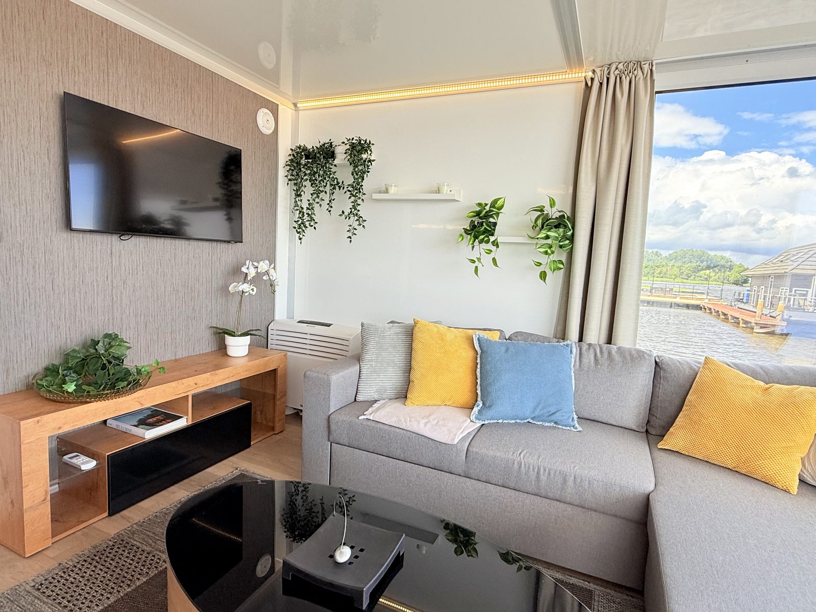 Sundeck Houseboat 