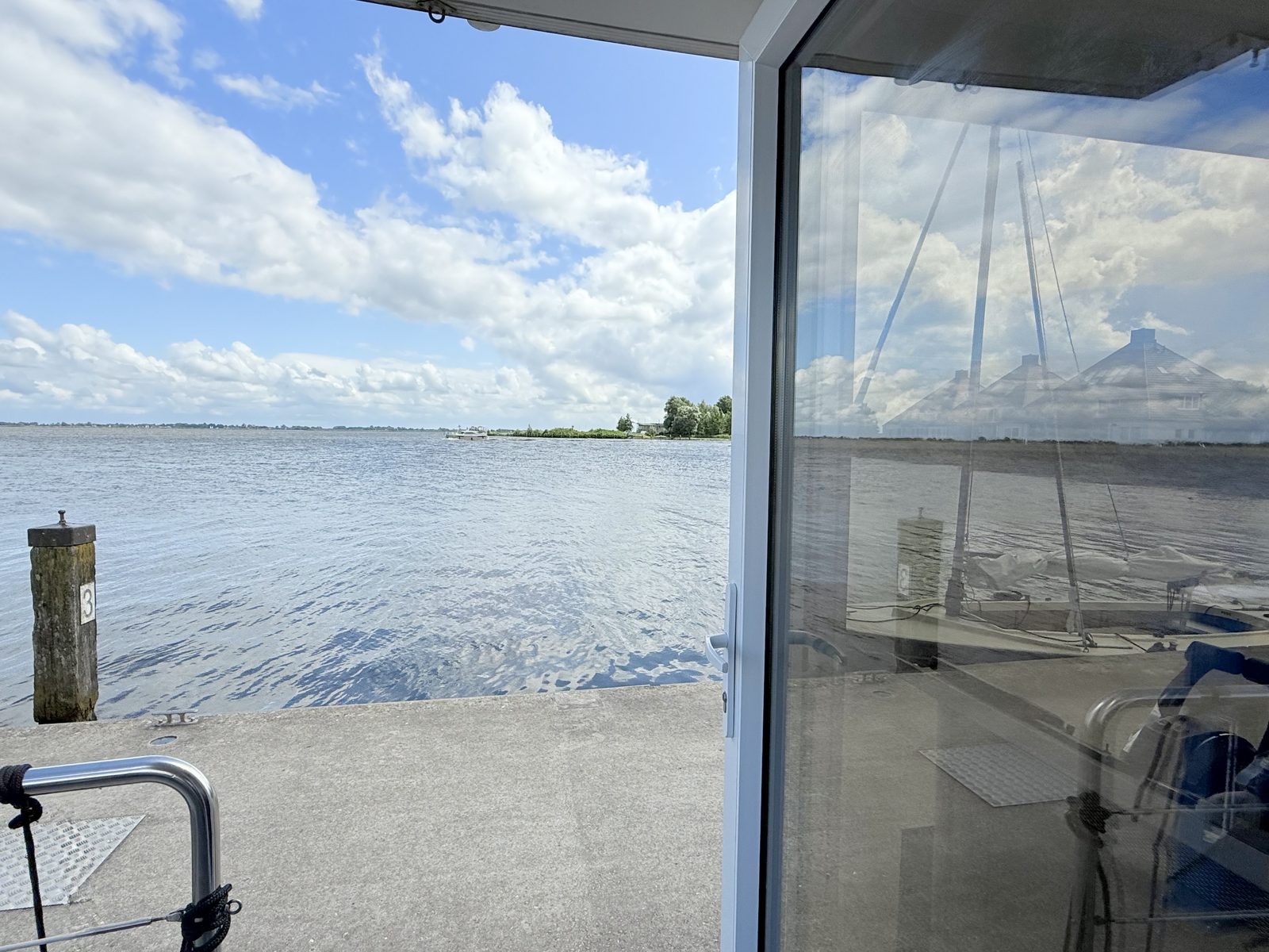 Sundeck Houseboat 