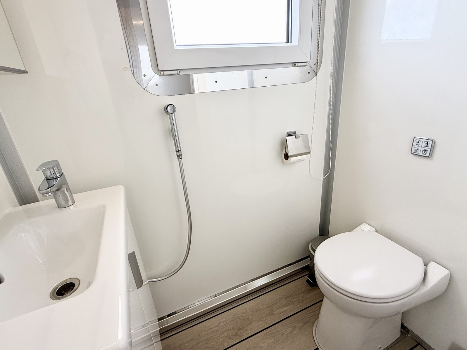 Sundeck Houseboat 