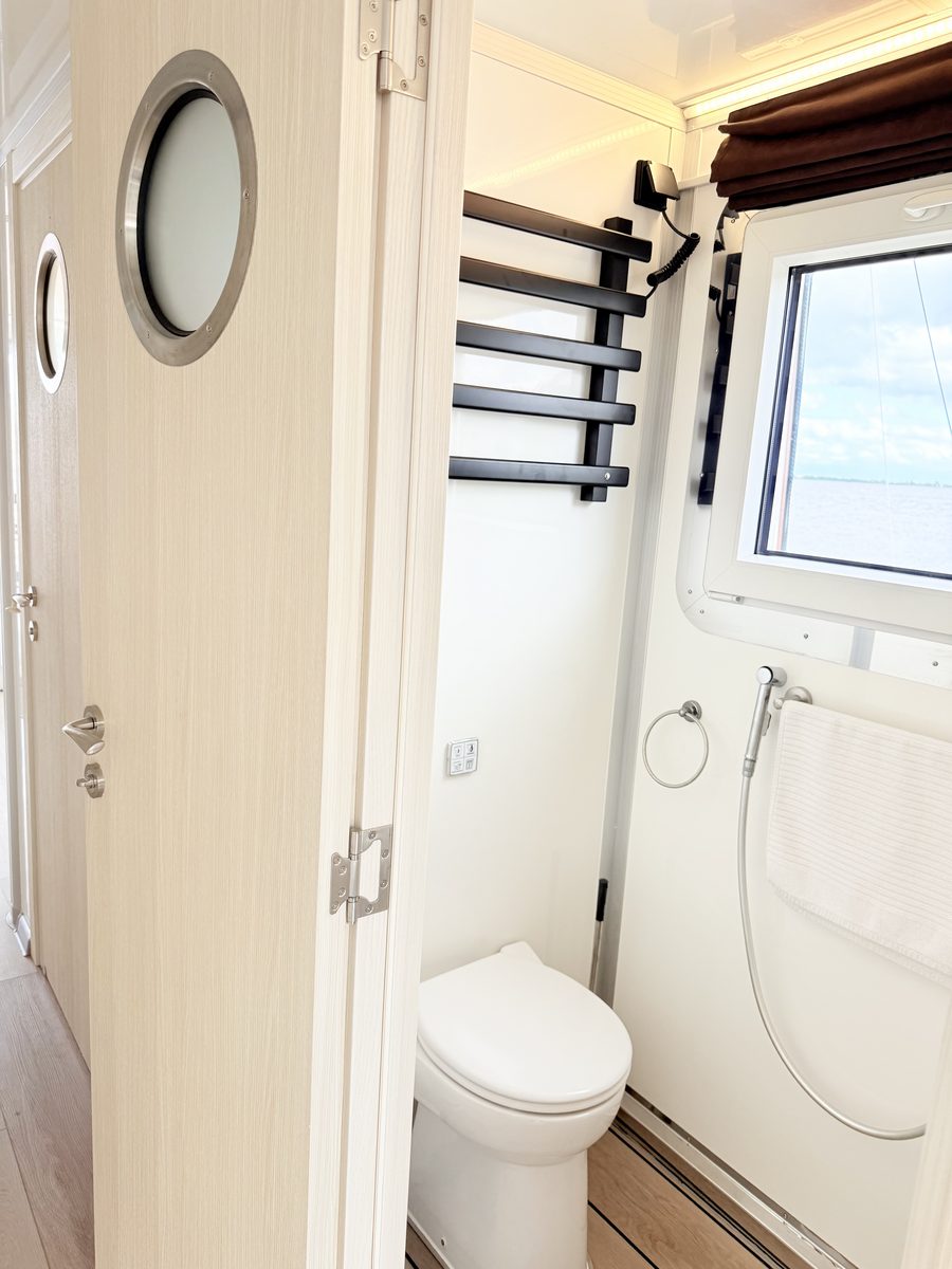 Sundeck Houseboat 