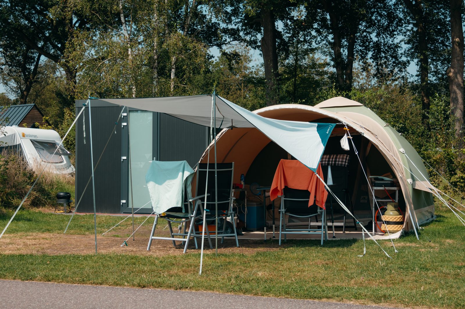 Campingplatz mit eigenem Sanitärgebäude