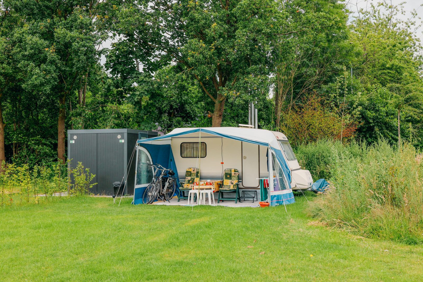Campingplatz mit eigenem Sanitärgebäude