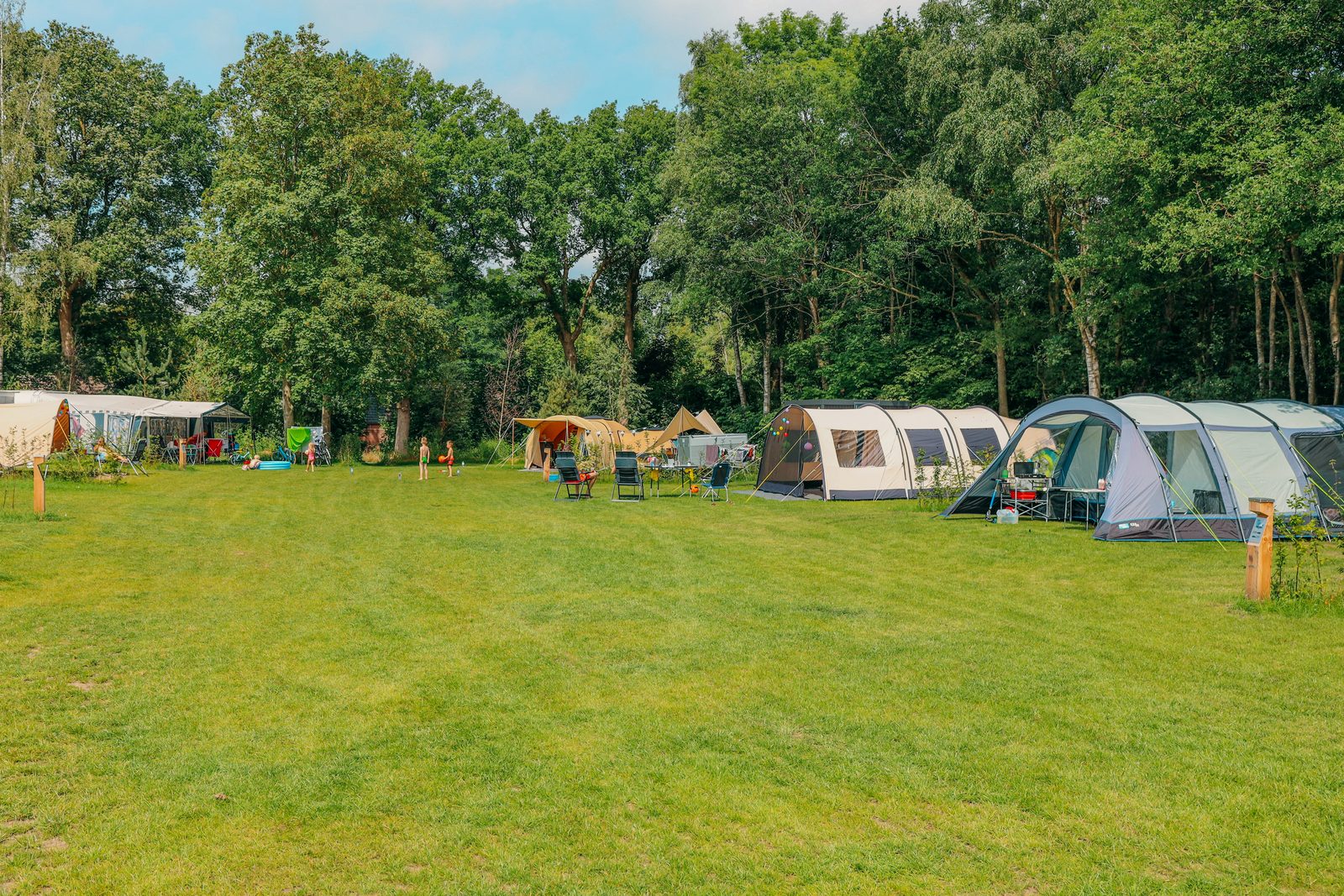 Campingplatz mit eigenem Sanitärgebäude