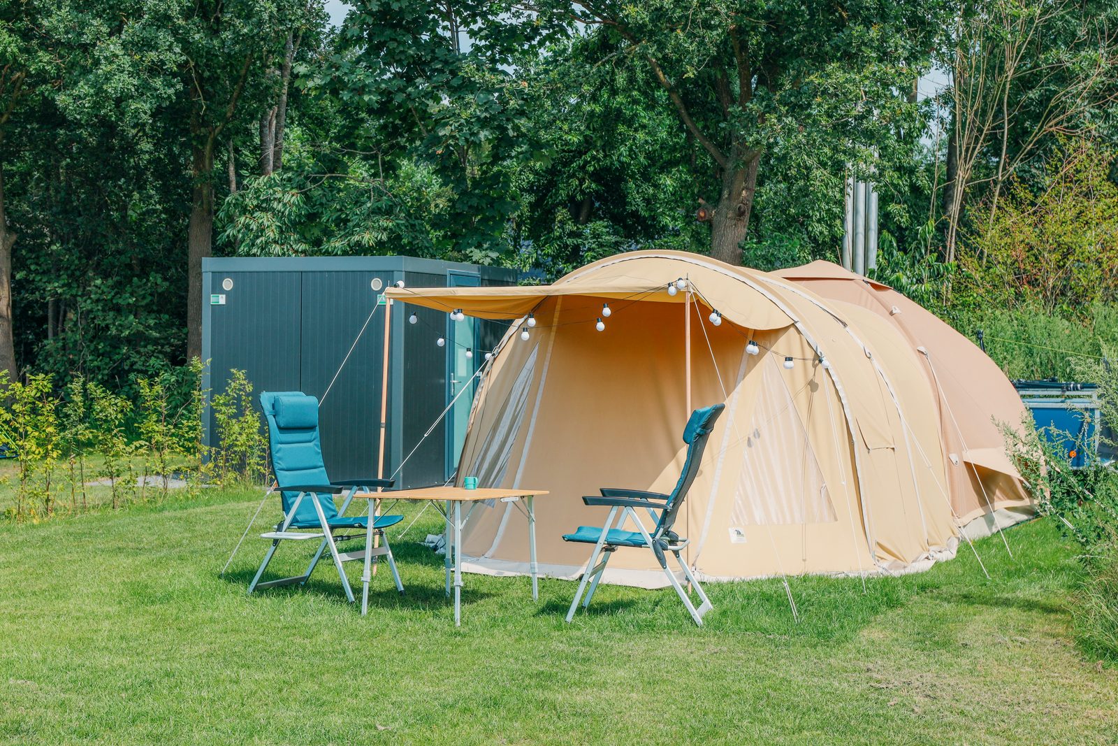 Campingplatz mit eigenem Sanitärgebäude