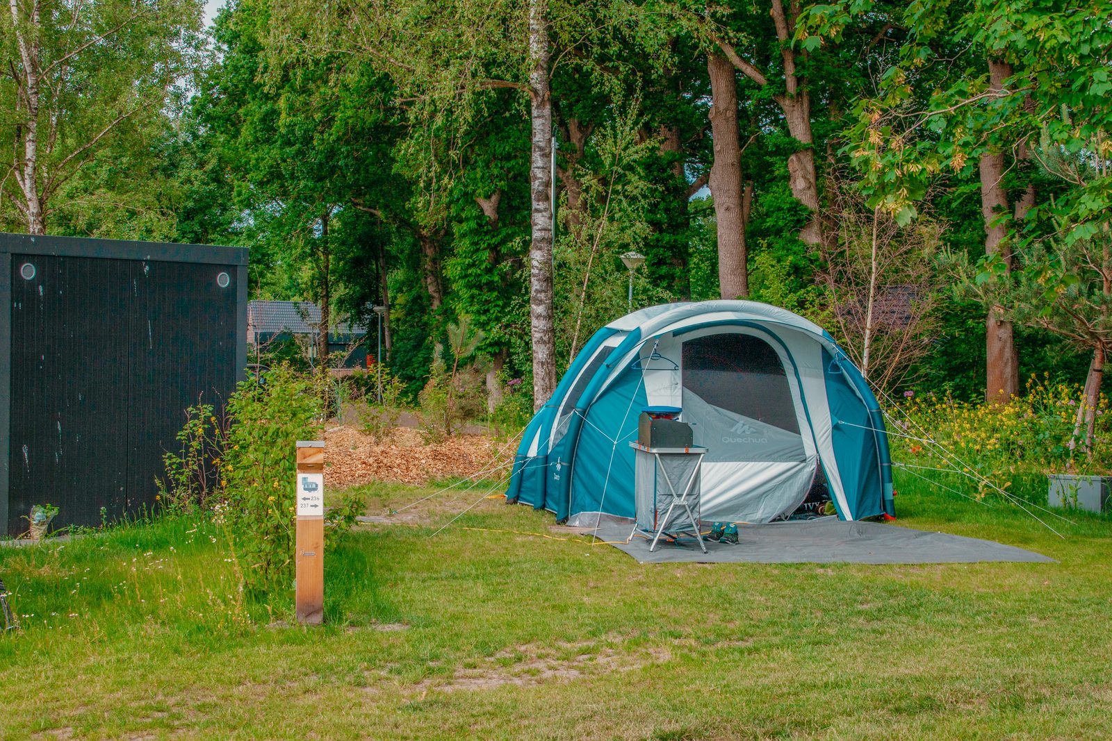 Campingplatz mit eigenem Sanitärgebäude