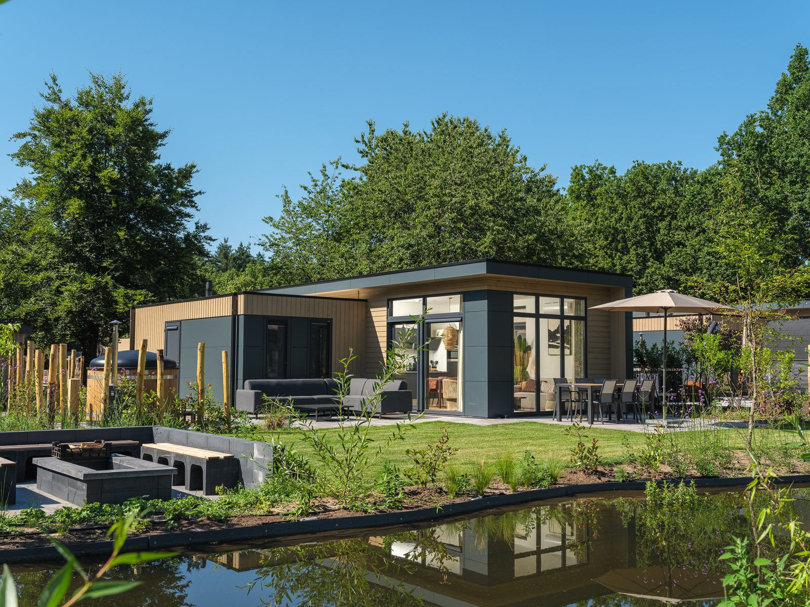 Essenburgh Deluxe met Hottub | 6 personen