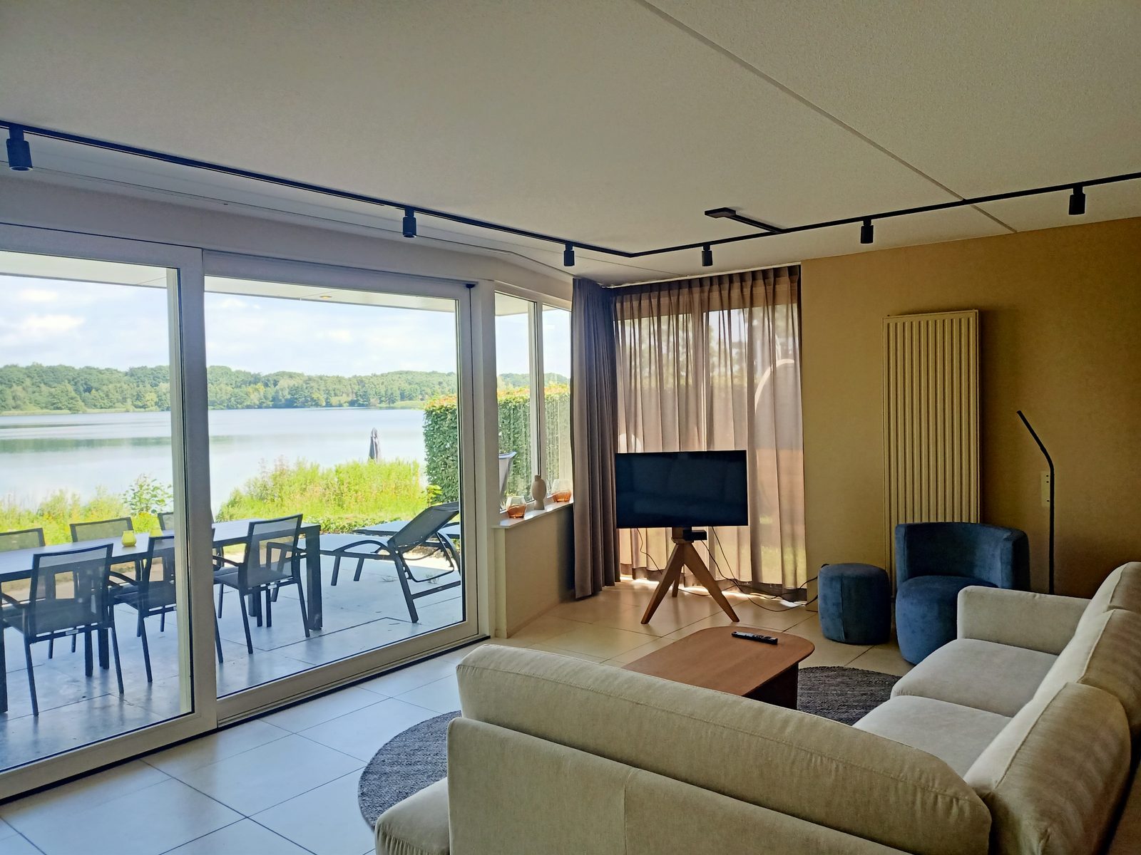 VIP Villa mit Blick aufs Wasser